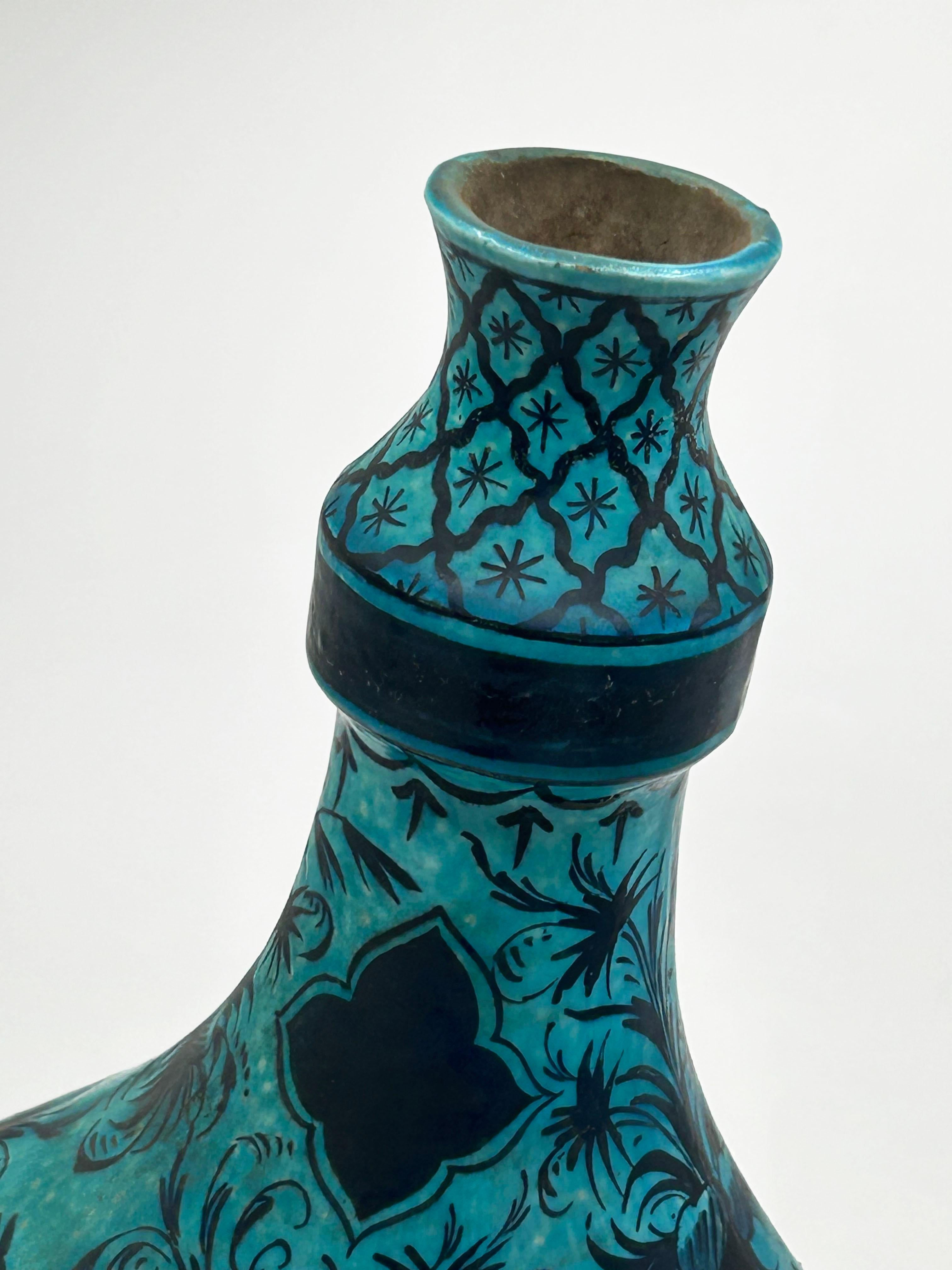 Other Safavid-style porcelain vase of Samson For Sale