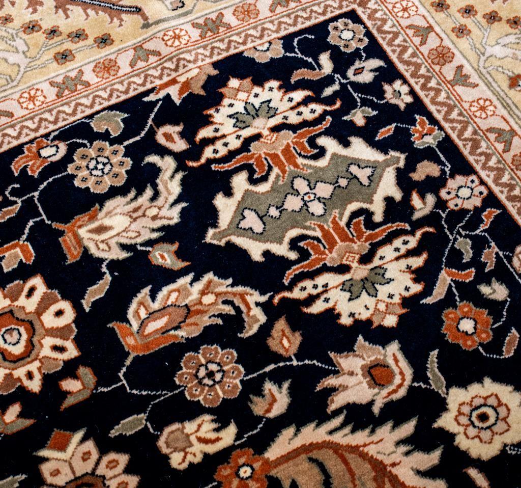 Safavieh Floral Rug In Good Condition In Astoria, NY