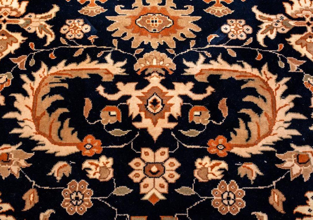 Safavieh Floral Teppich (20. Jahrhundert) im Angebot