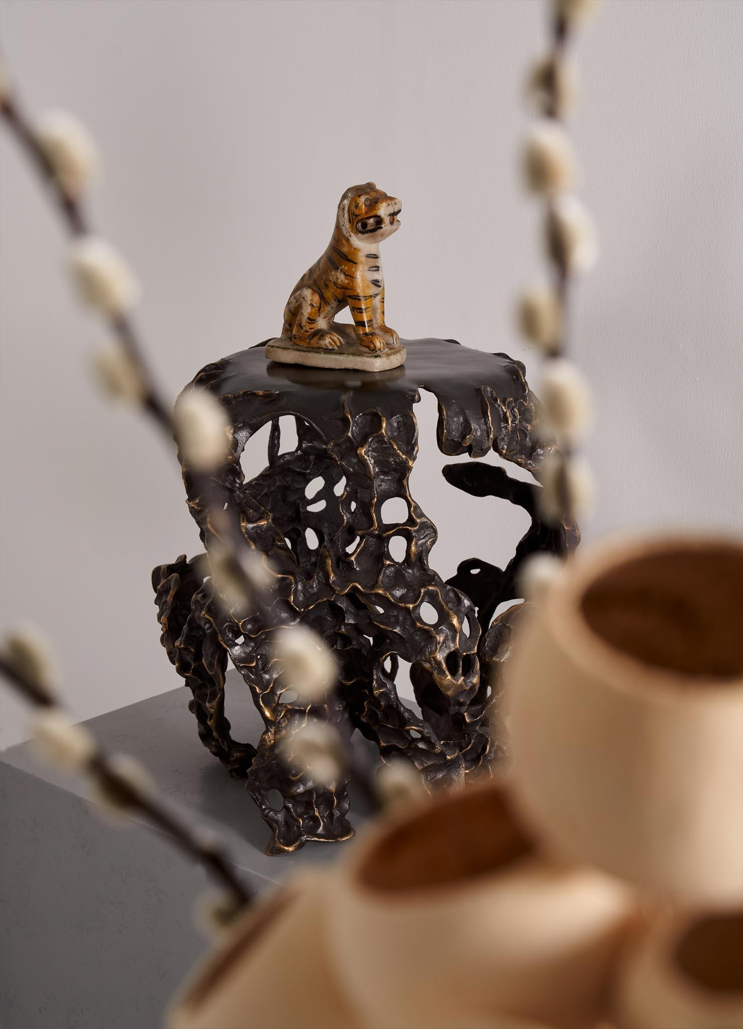 Tabouret Saffron en laiton Viya de Vikram Goyal en vente 3