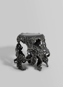 Taburete de bronce azafrán en latón, Viya by Vikram Goyal