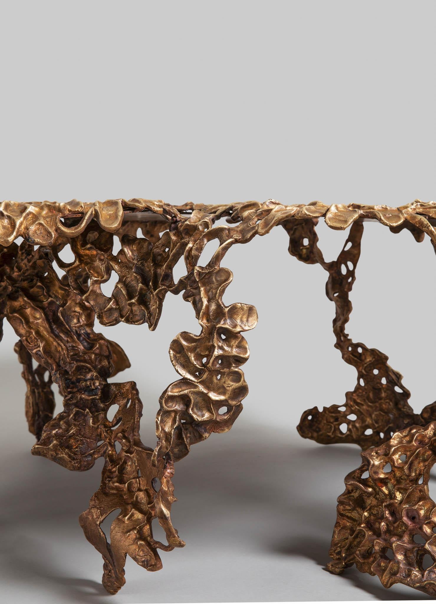 XXIe siècle et contemporain Table basse Saffron en laiton Viya de Vikram Goyal en vente