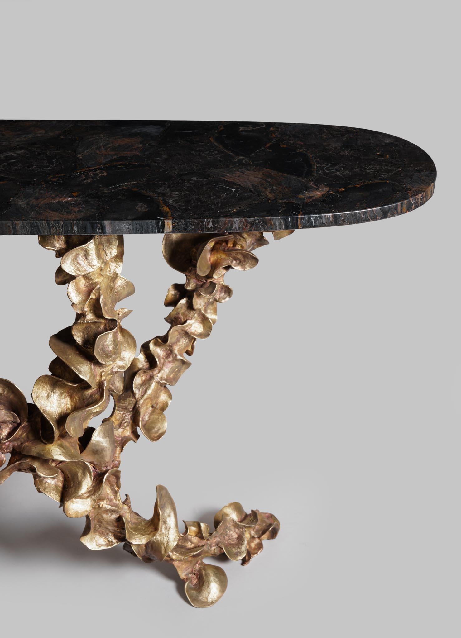 Calco Console Saffron con piano in pietra semipreziosa e ottone, Viya by Vikram Goyal in vendita