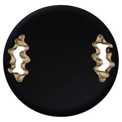 Petit plateau noir en bois laqué et laiton, Viya By Vikram Goyal