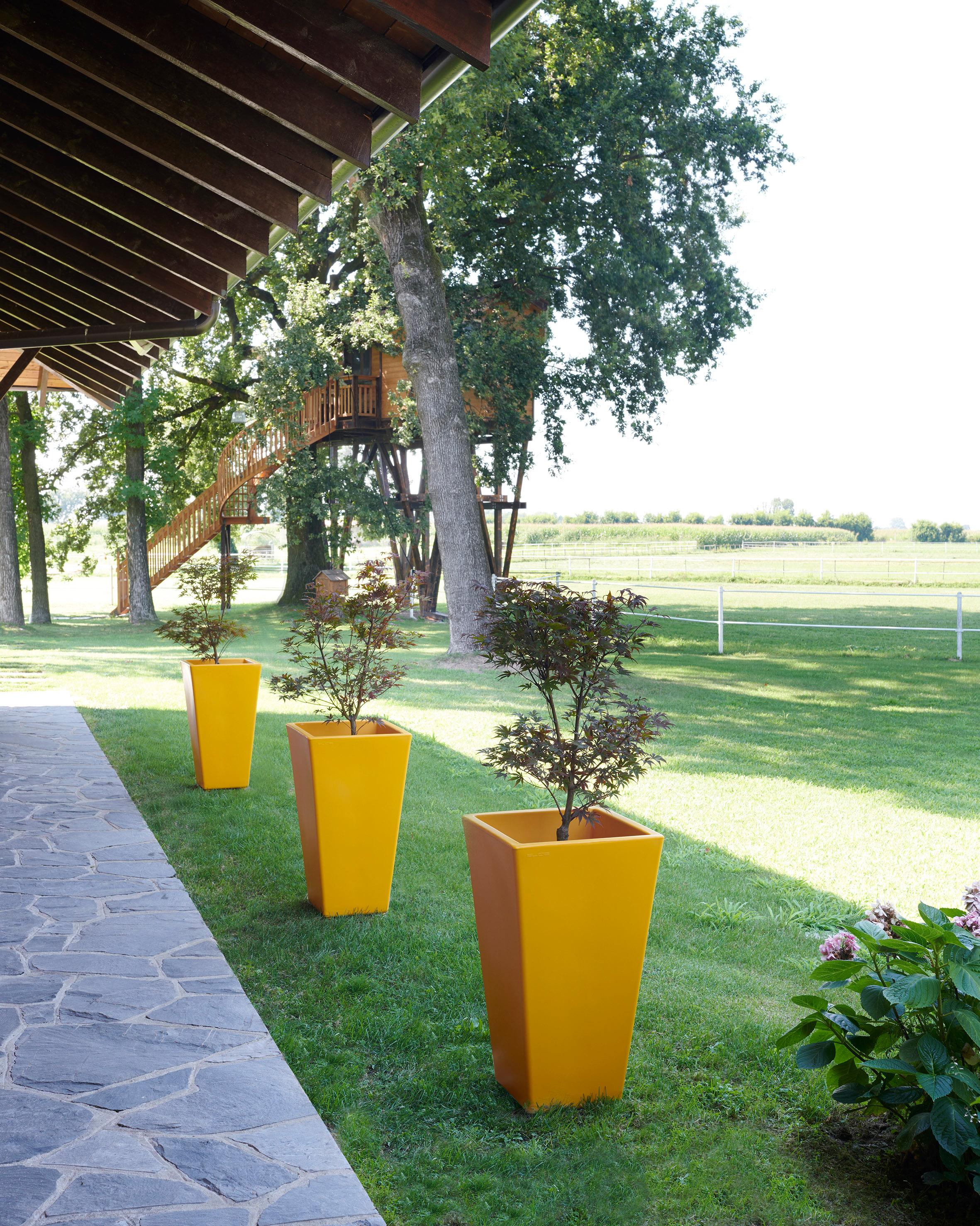 XXIe siècle et contemporain Pot jaune safran 44 Y de SLIDE Studio en vente