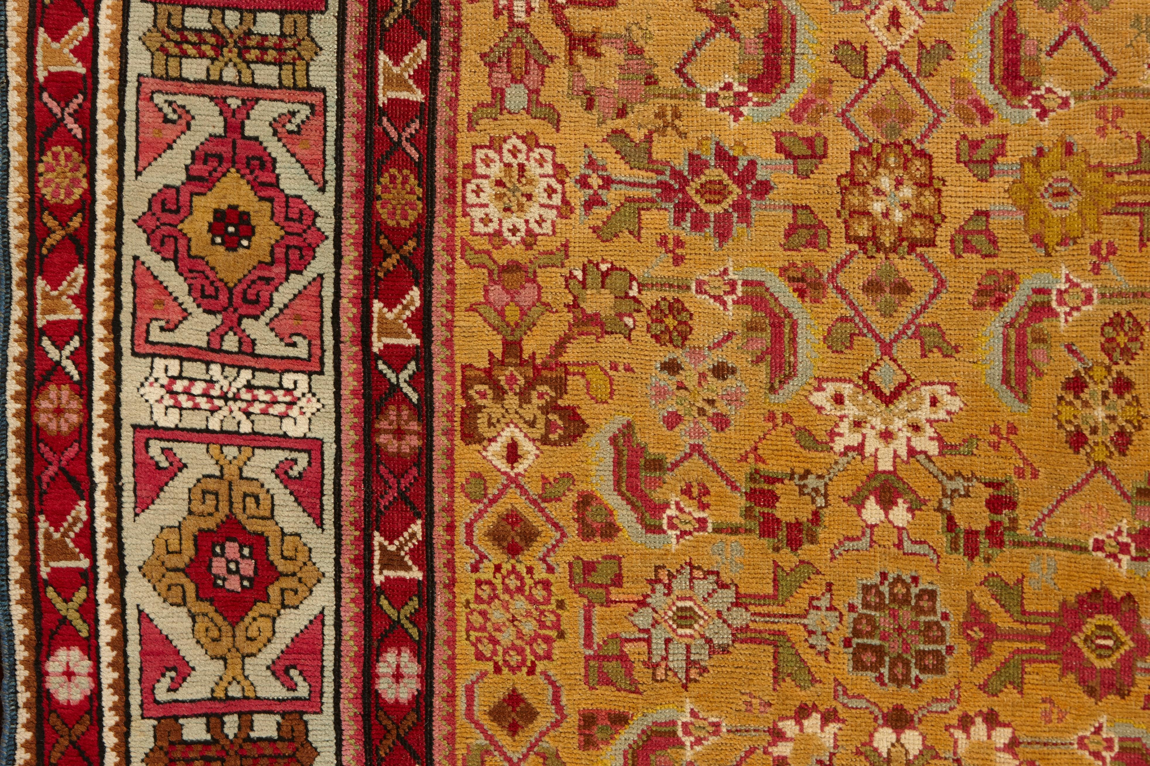 Alfombra antigua de la Galería Karabagh de color amarillo azafrán Armenio en venta
