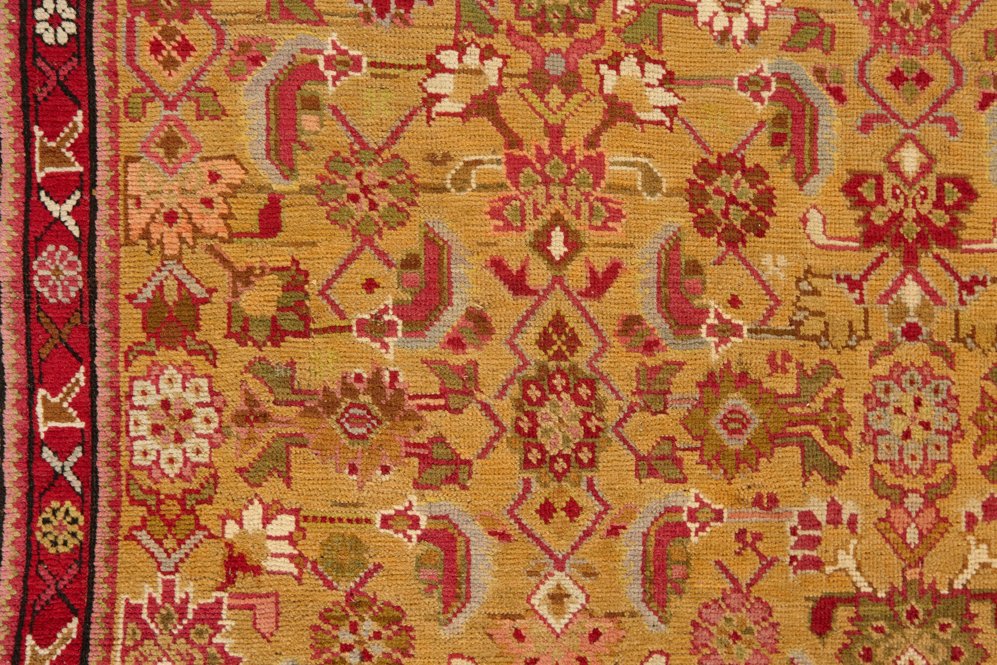 Alfombra antigua de la Galería Karabagh de color amarillo azafrán en Excelente estado para la venta en Beirut, LB