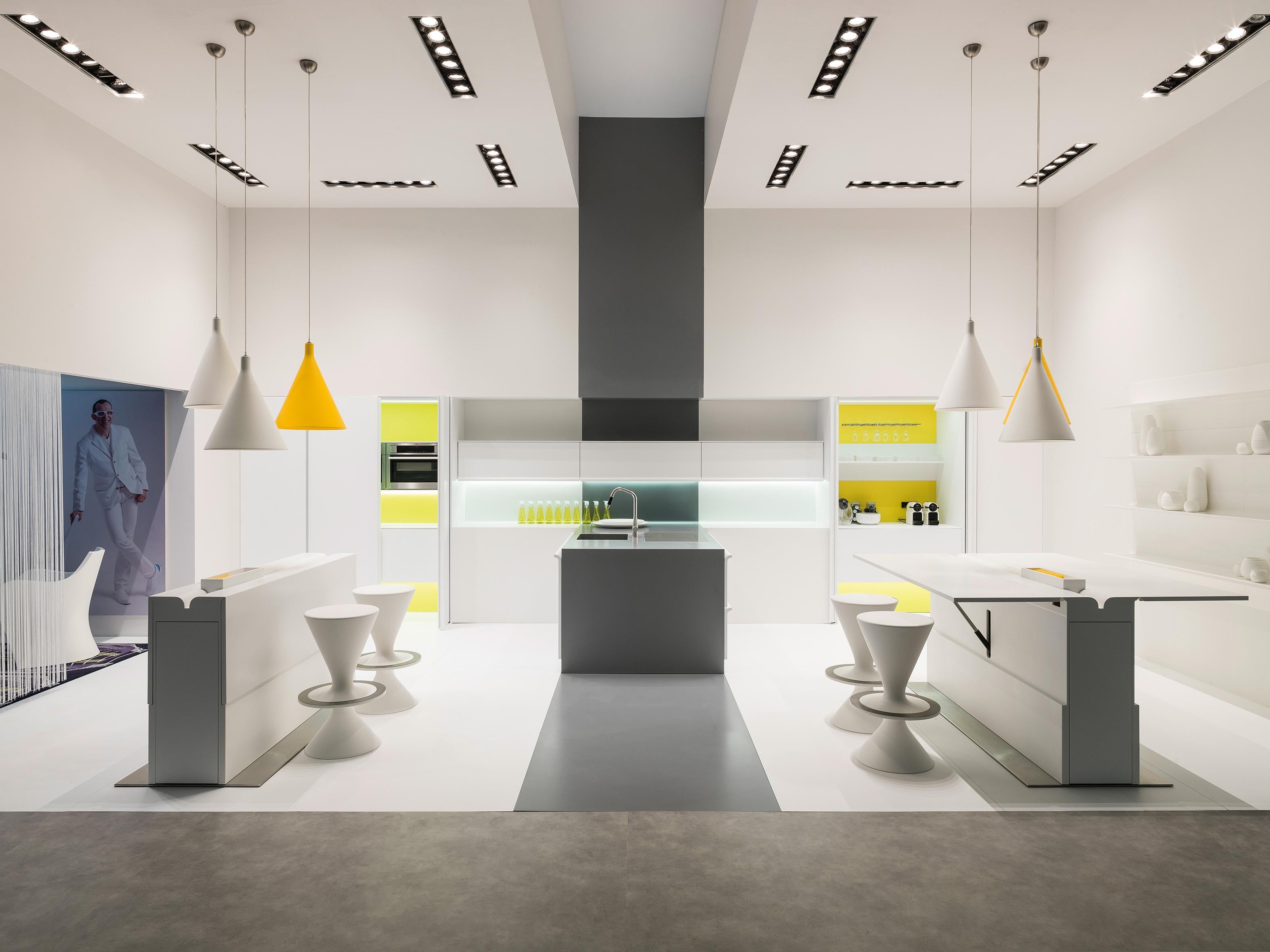 XXIe siècle et contemporain Lampe suspendue Juxt jaune safran par Karim Rashid en vente