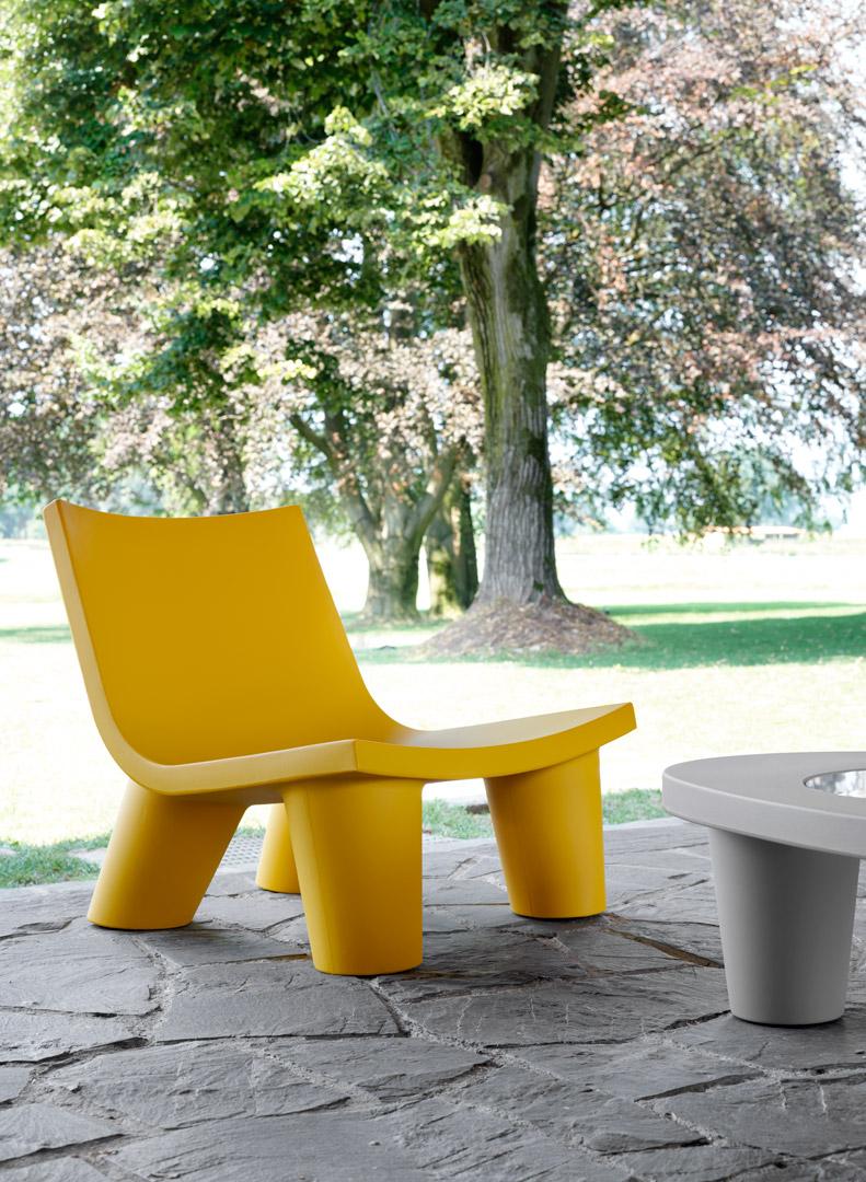 Autre Chaise basse Lita jaune safran de OTTO Studio en vente