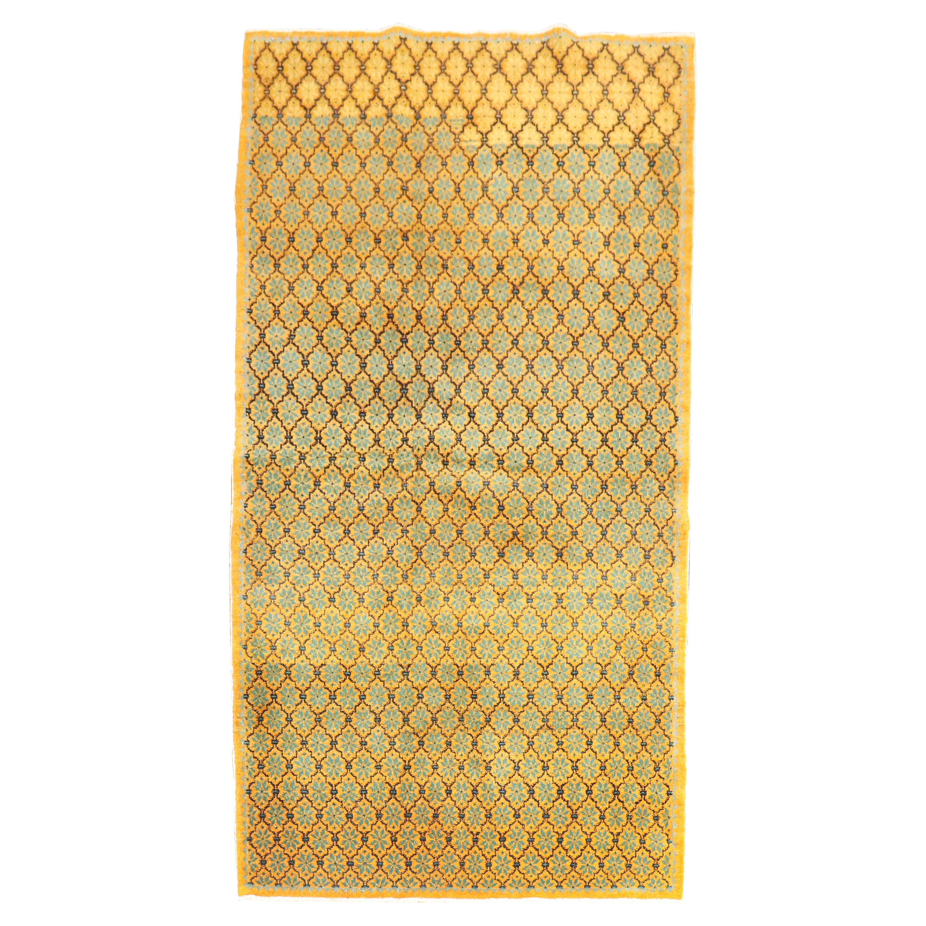 Tappeto turco giallo zafferano della metà del XX secolo in vendita