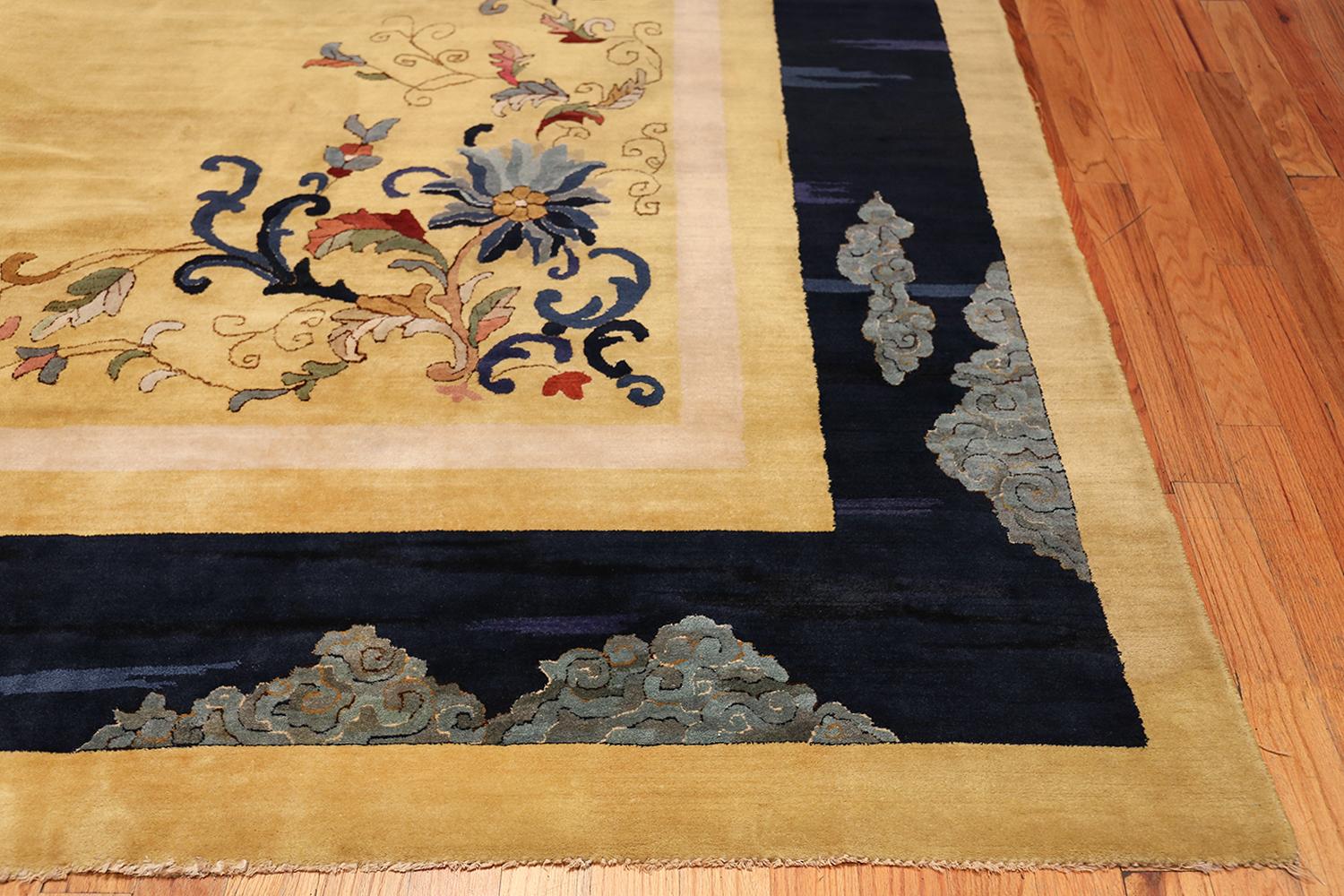 Hand-Crafted Antique Chinese Rug. Size: 11 ft 3 in x 22 ft 6 in For Sale