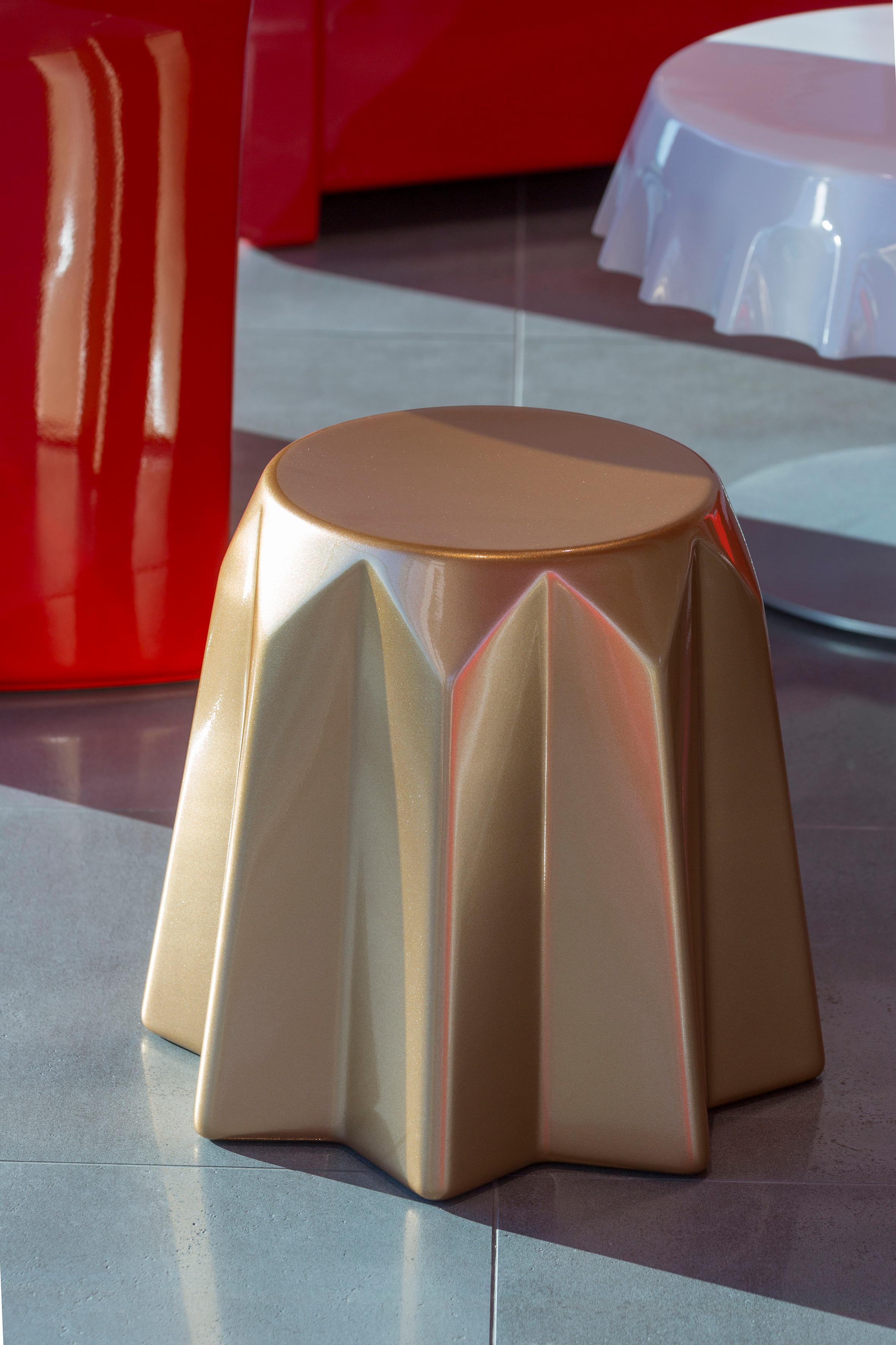 italien Tabouret Pandoro jaune safran par Gianni Arnaudo en vente