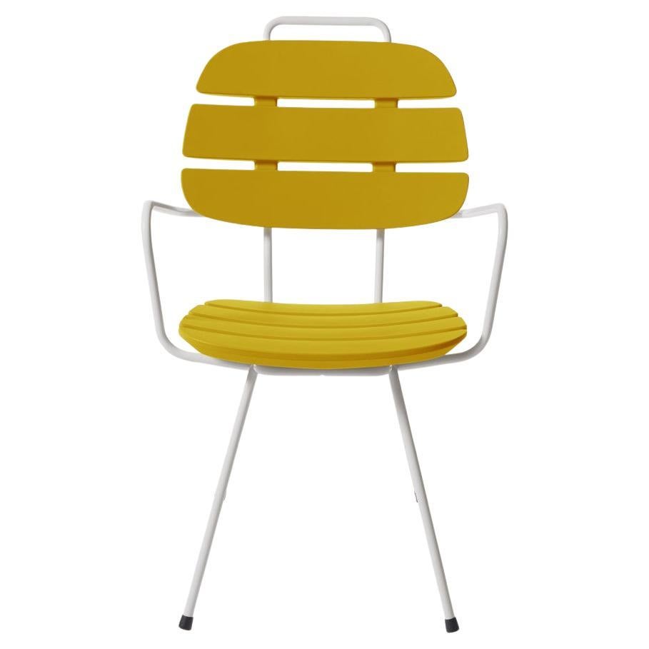 Chaise à côtes jaune safran de OTTO Studio en vente