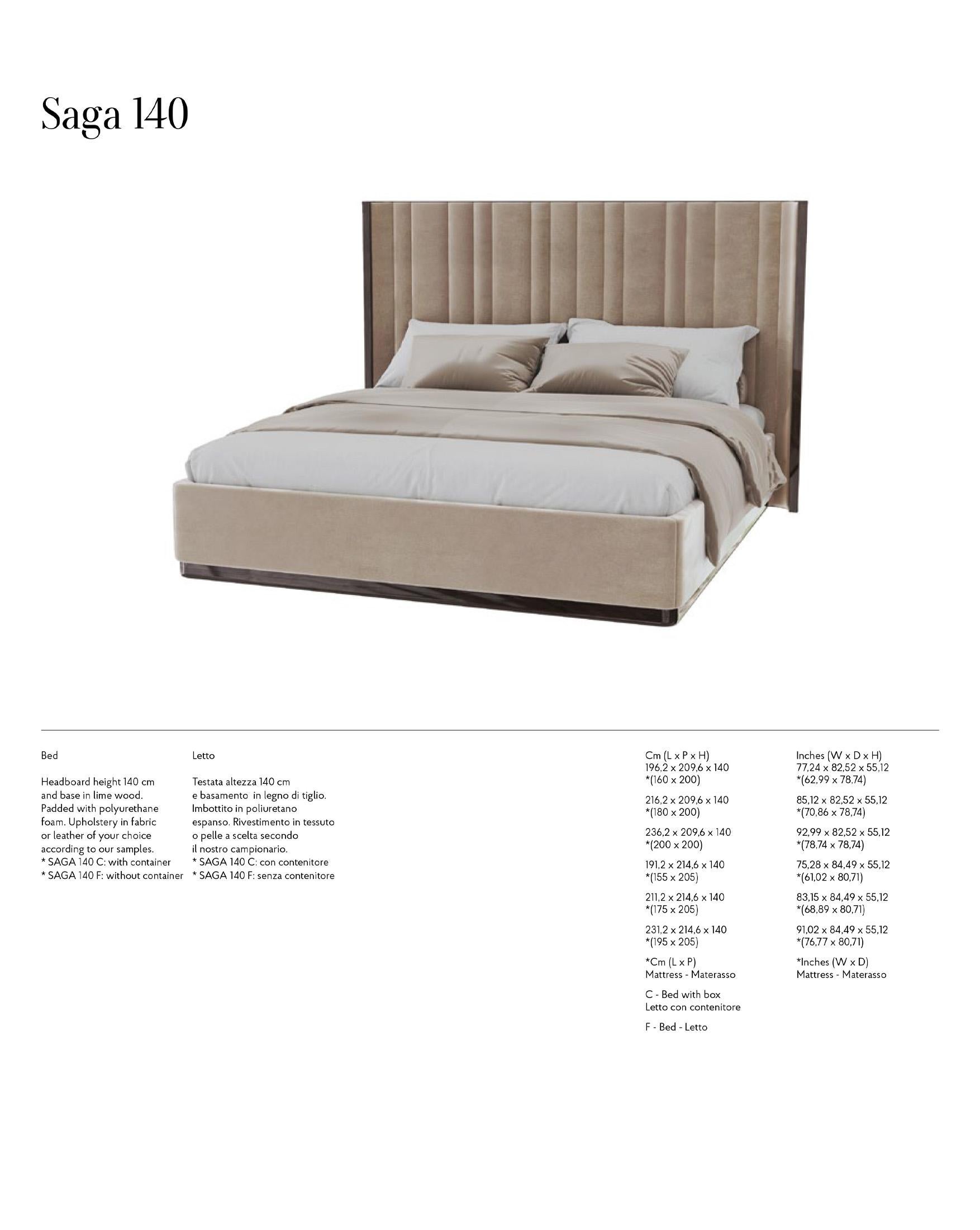 Saga 140 Italian Curved Bed Upholstered in Velvet Fabric For Sale 3
