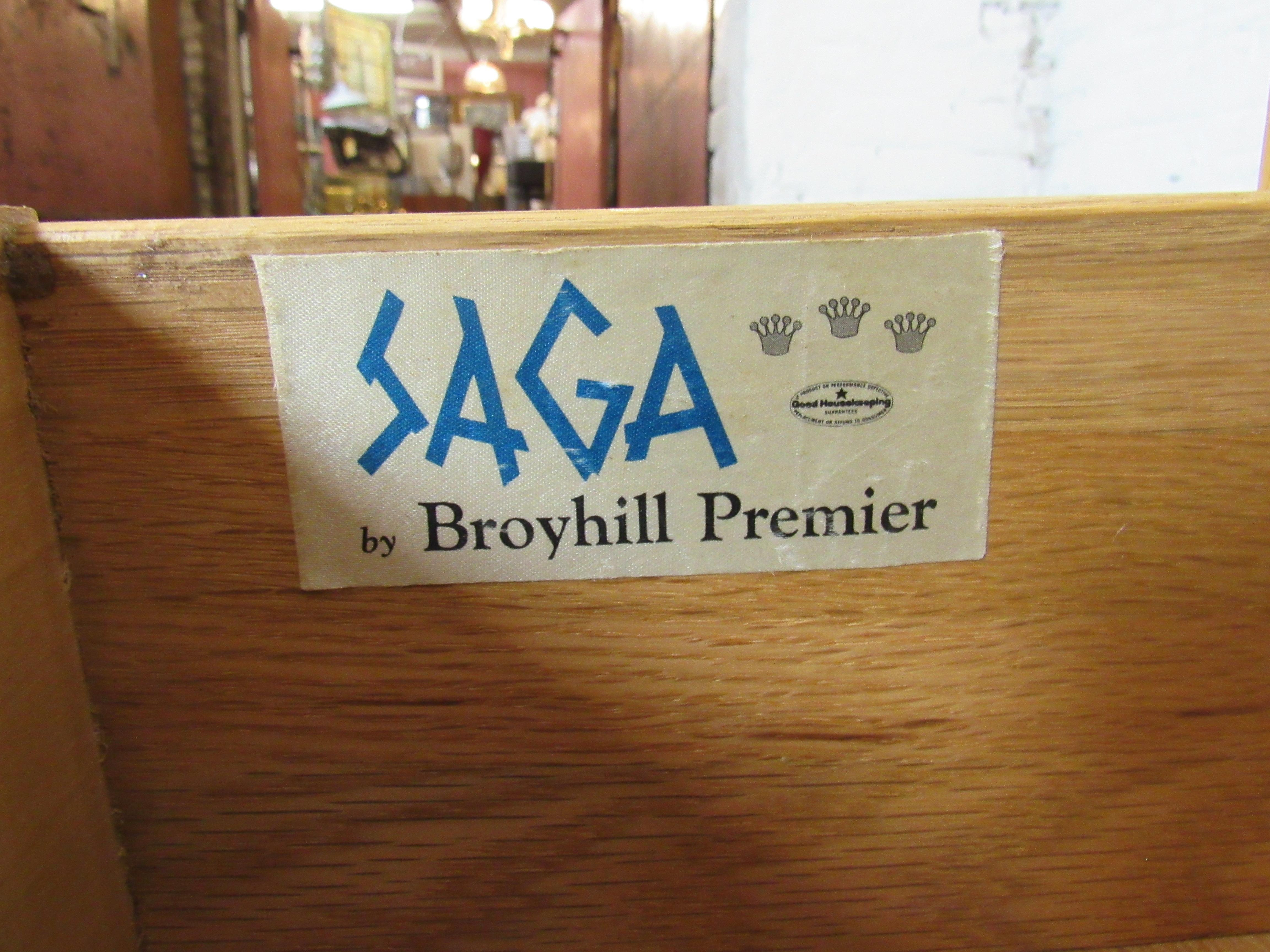 'Saga' Chest of Drawers by Broyhill Premier In Good Condition For Sale In Brooklyn, NY