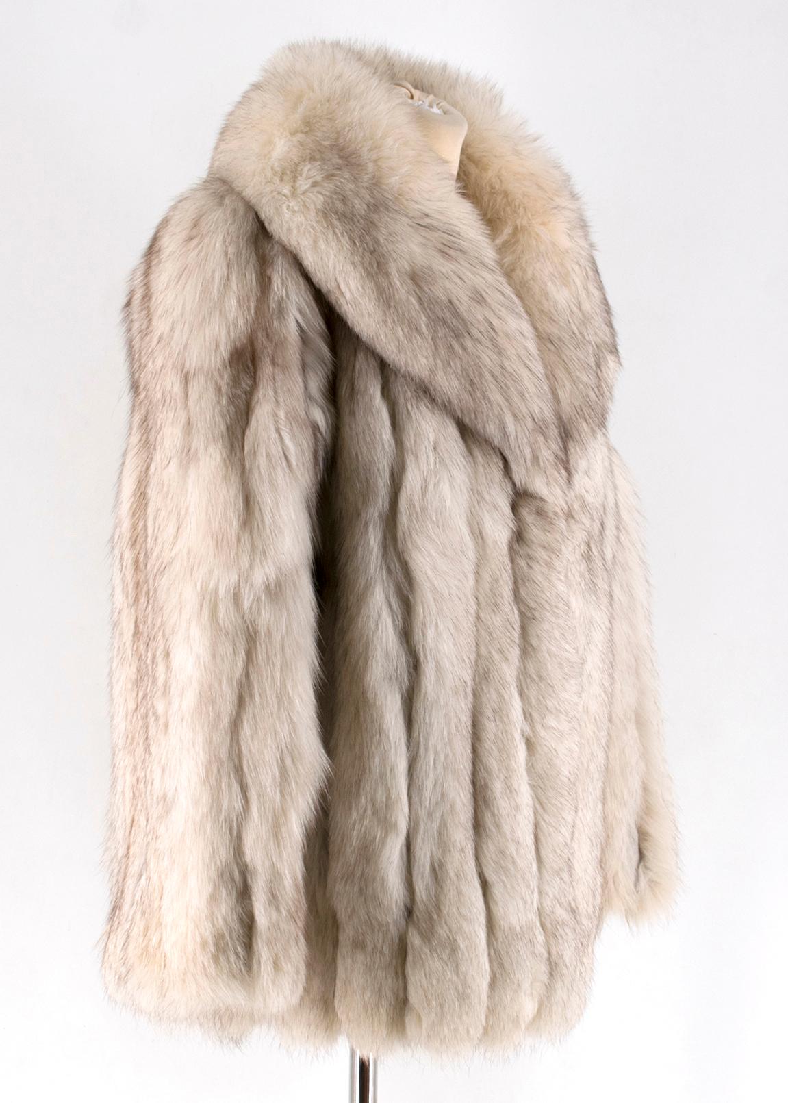 Saga Fox Platinum Fox Fur Coat 

Platinum fox fur coat 
Silk lining 
Suede detailing on sleeves
Long sleeved
Medium length
Hook fastening 

Please note, these items are pre-owned and may show some signs of storage, even when unworn and unused. This