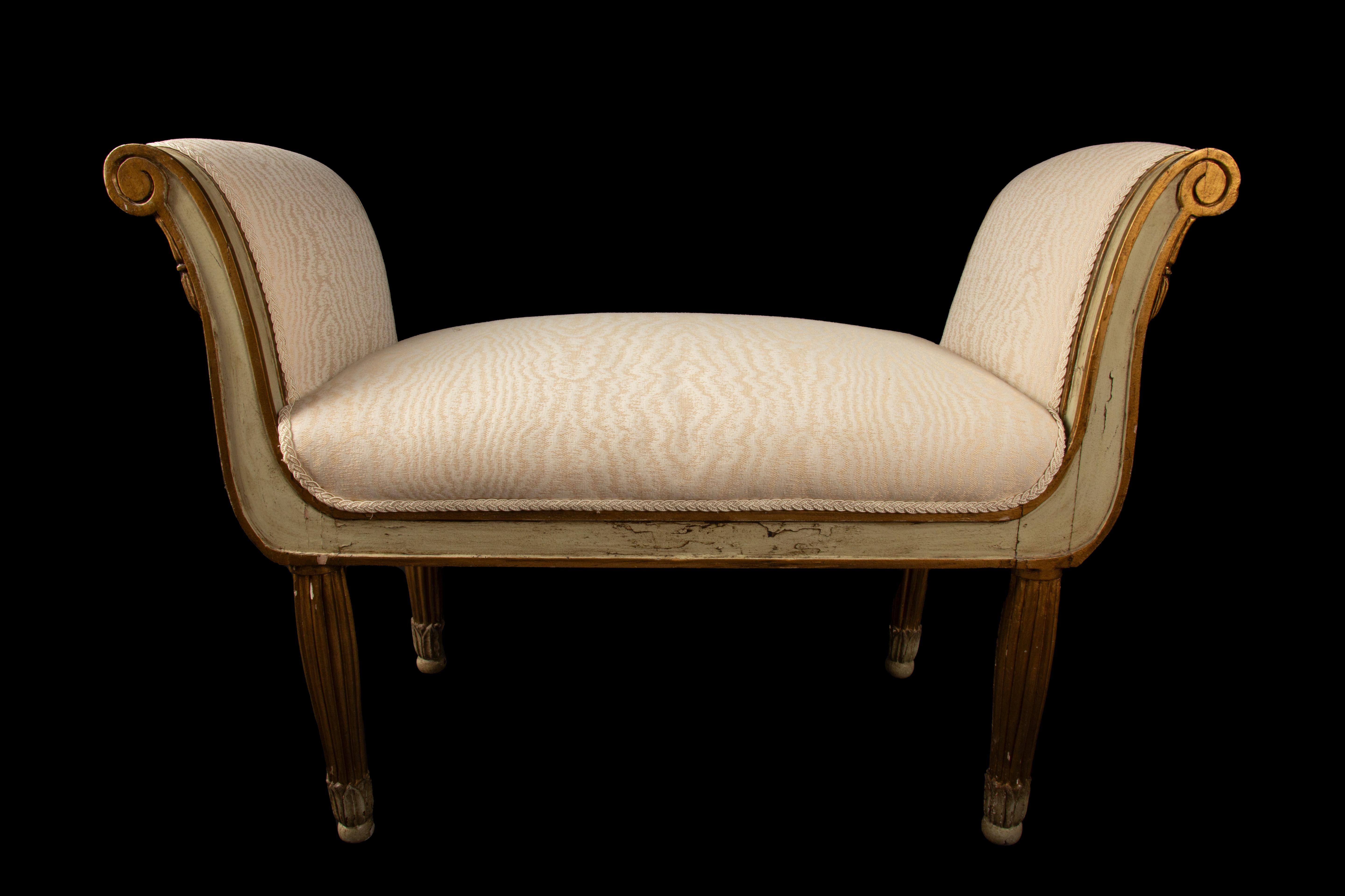 Wood Sage Elegance: 1920s Italian Bench with Gilt Accents For Sale