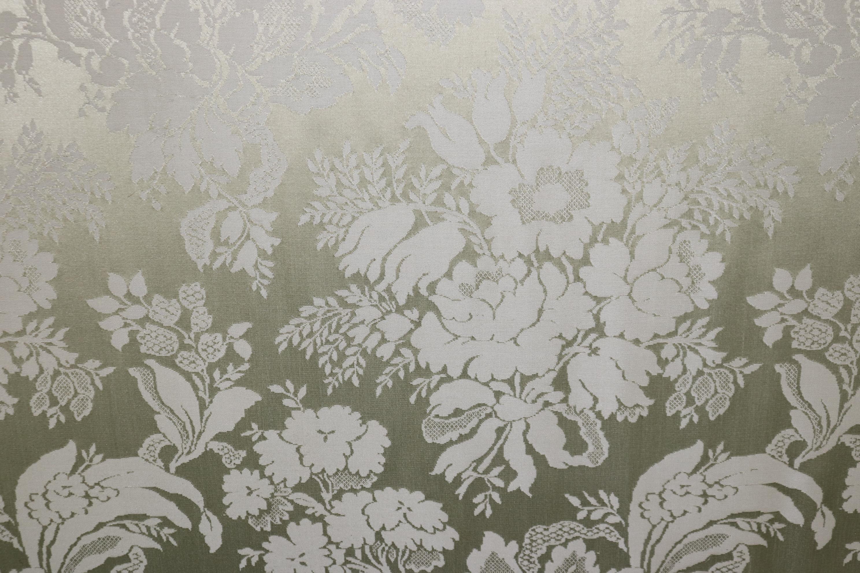 Fin du 20e siècle Tête de lit King Size Upholstered Distressed White Painted, Sage Green Damask en vente