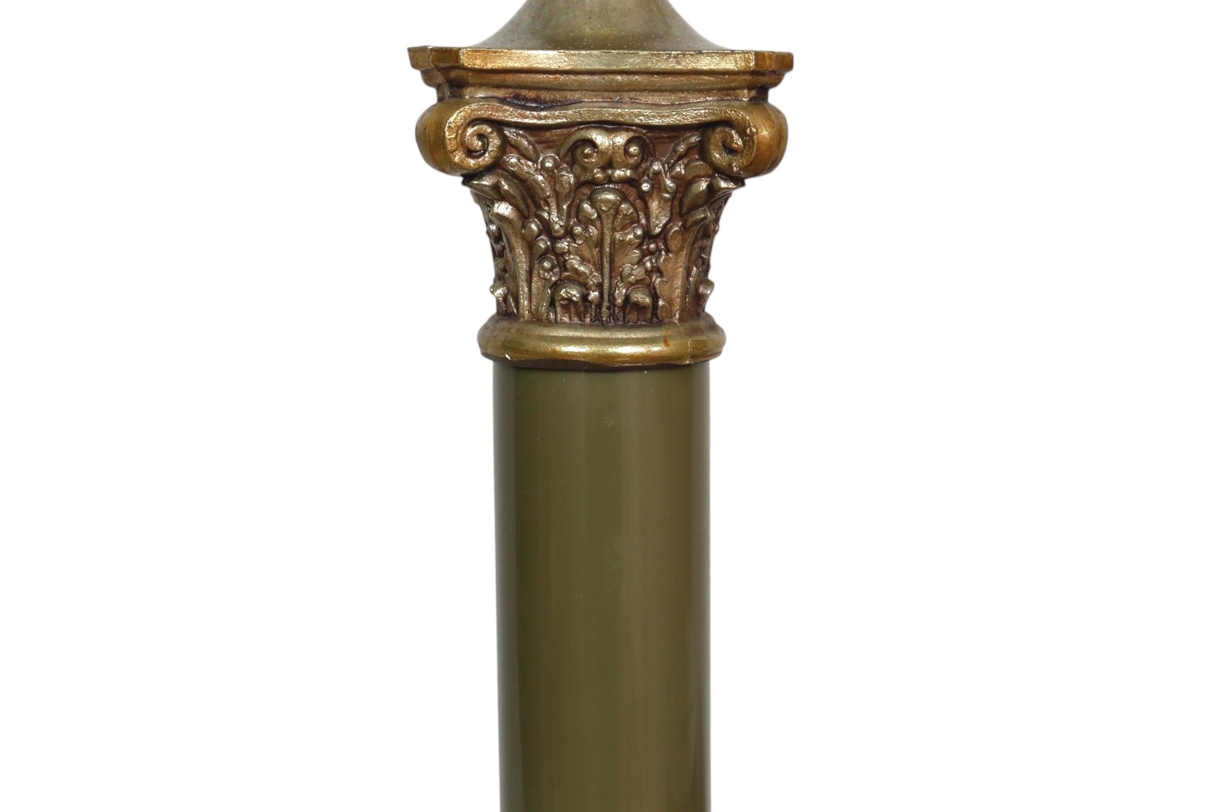 Laiton Lampe à poser Empire française en vert Sage en vente