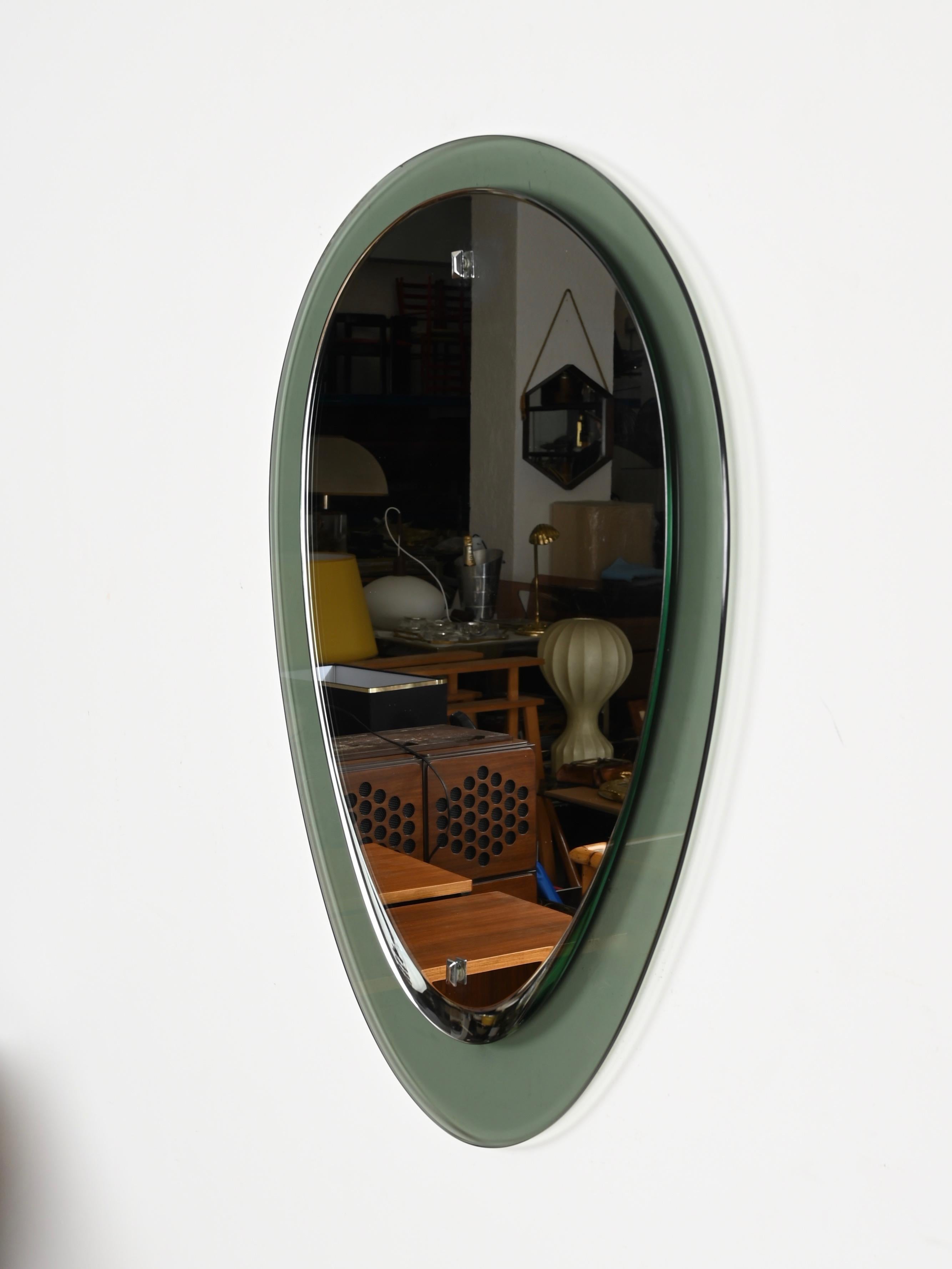 Specchio ovale smussato Greene & Greene di Cristal Arte, Italia 1960s in vendita 5