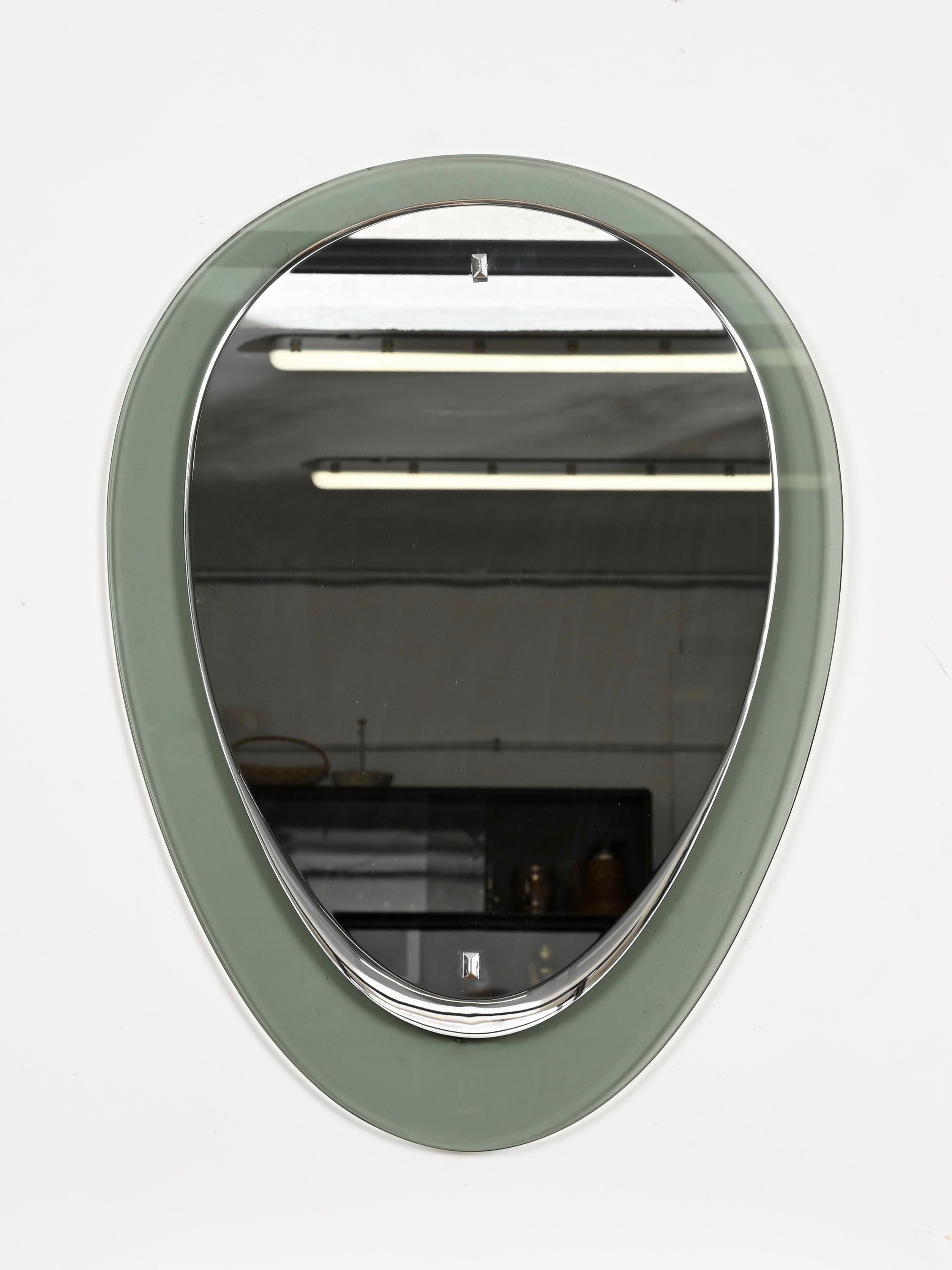 Specchio ovale smussato Greene & Greene di Cristal Arte, Italia 1960s in vendita 6