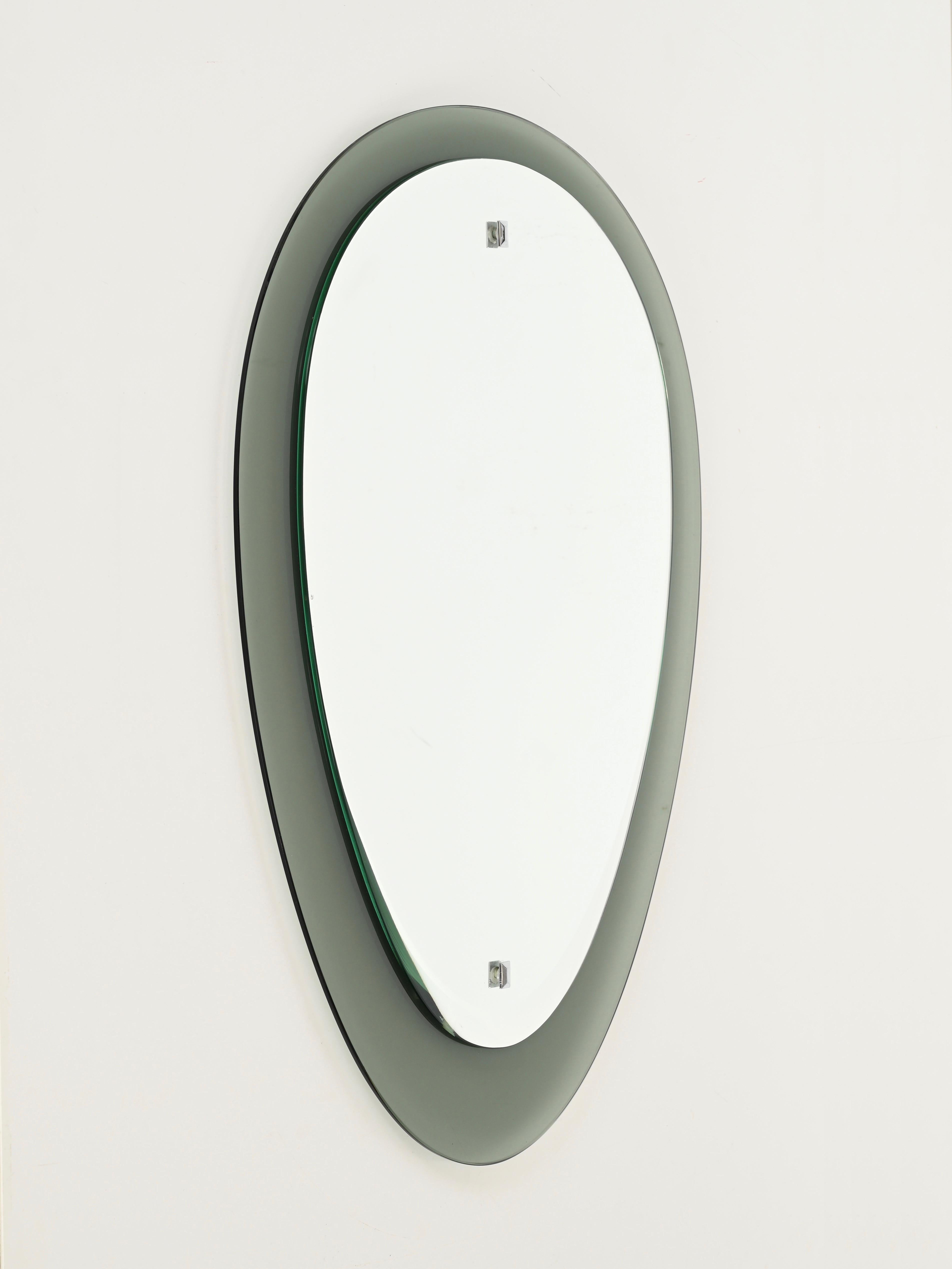 Specchio ovale smussato Greene & Greene di Cristal Arte, Italia 1960s In condizioni buone in vendita a Roma, IT
