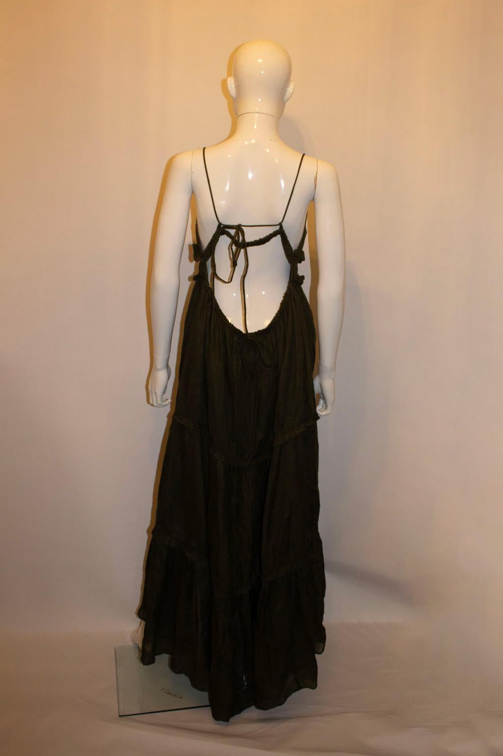 Noir Robe en lin vert Sage de Joslin ( Australie ) en vente