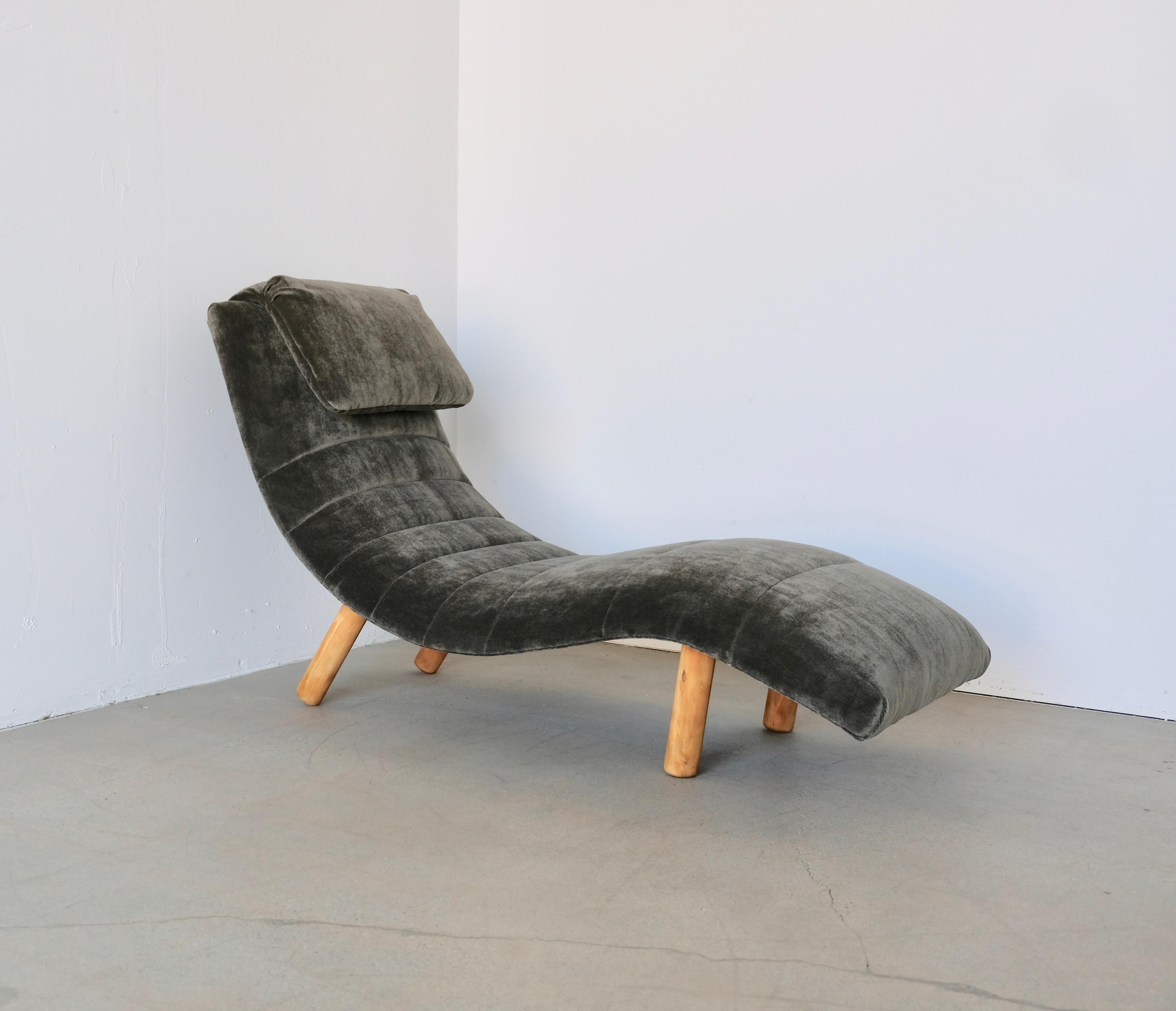 20th Century Sage Green Mohair Wave Chaise Attributed to Enrico Bartolini