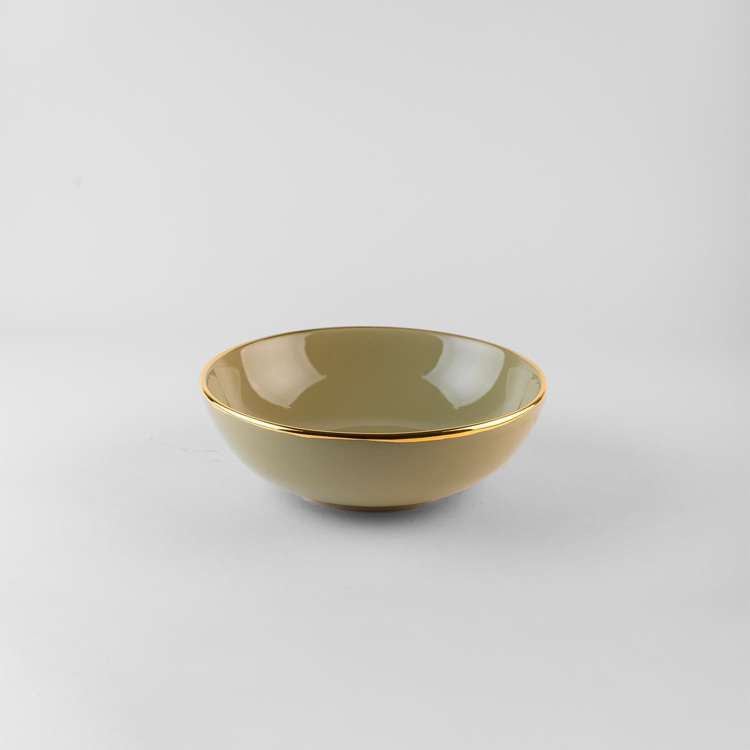 Platos verde salvia borde dorado: Sopa, soporte, plato auxiliar para 4 Hecho a mano Italia 2024 Moderno en venta