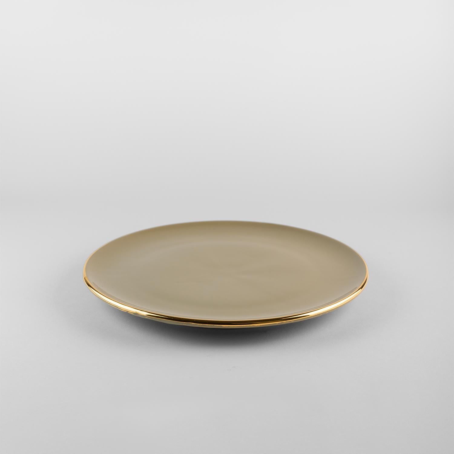 Platos verde salvia borde dorado: Sopa, soporte, plato auxiliar para 4 Hecho a mano Italia 2024 en Nuevo estado para la venta en San Miniato PI, IT