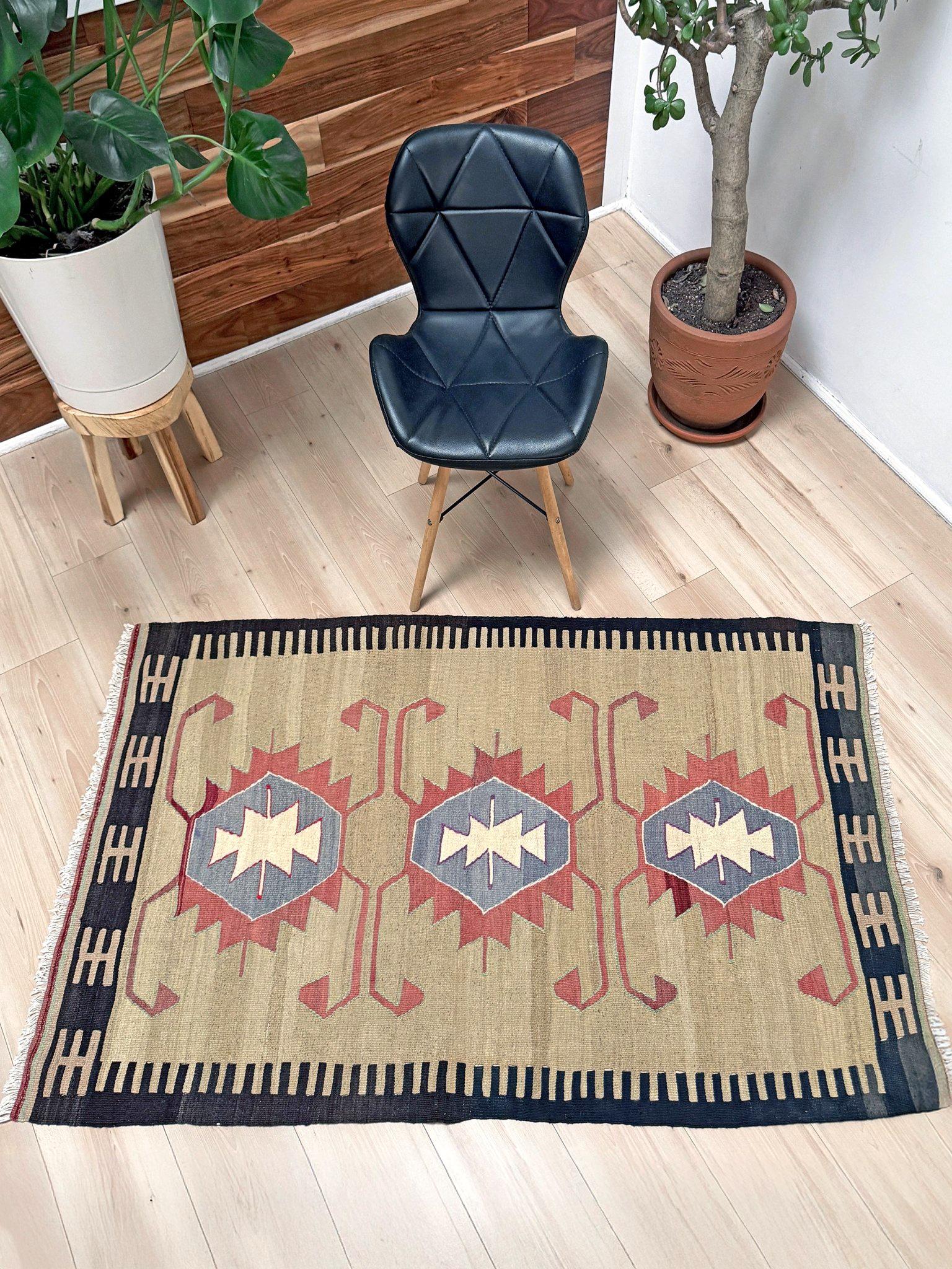 Tessuto a mano Greene & Greene Rosso Mut Kilim - Tappeto tribale turco a trama piatta in stile Navajo (3'x5') in vendita