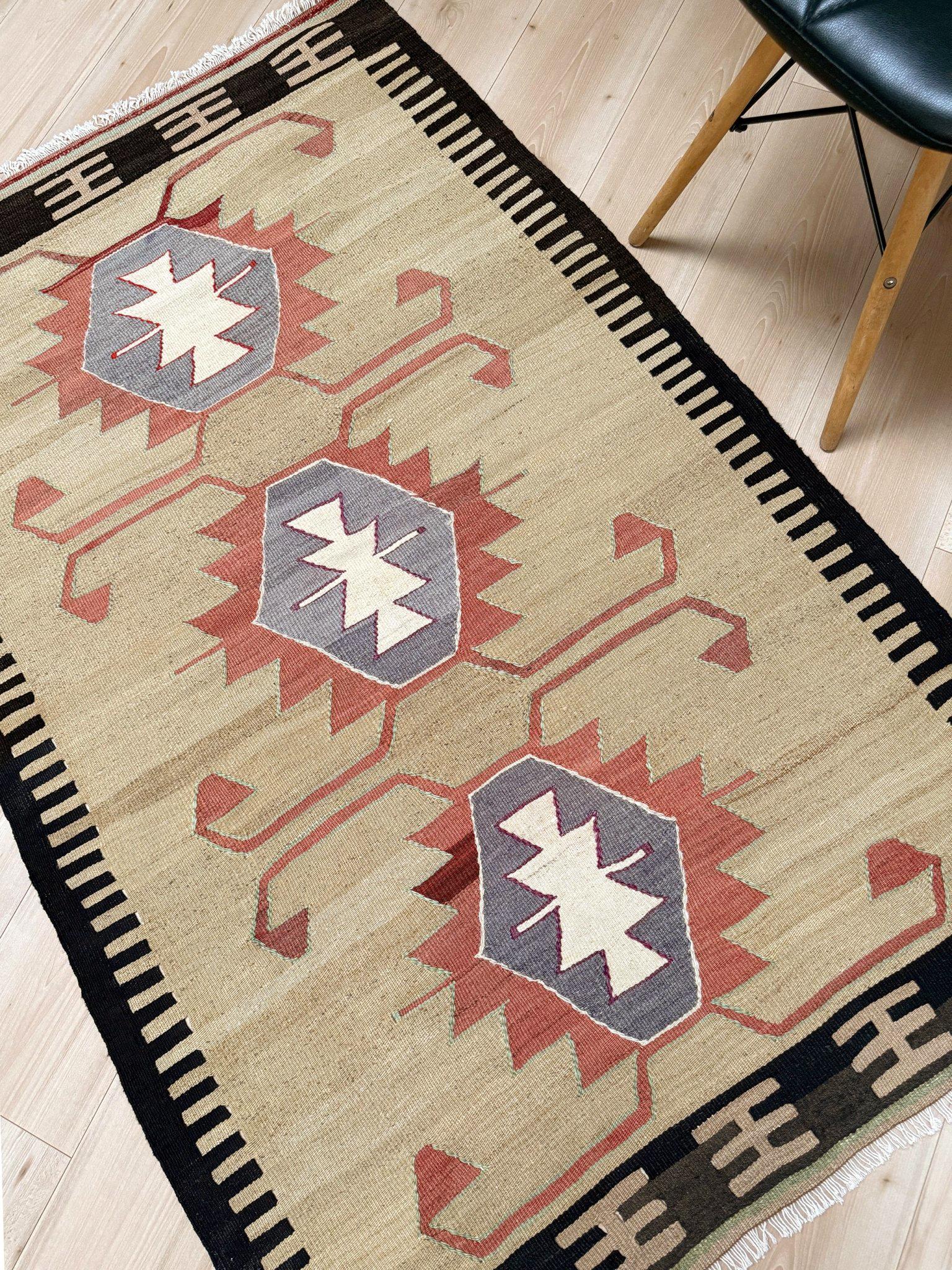 Fine XX secolo Greene & Greene Rosso Mut Kilim - Tappeto tribale turco a trama piatta in stile Navajo (3'x5') in vendita