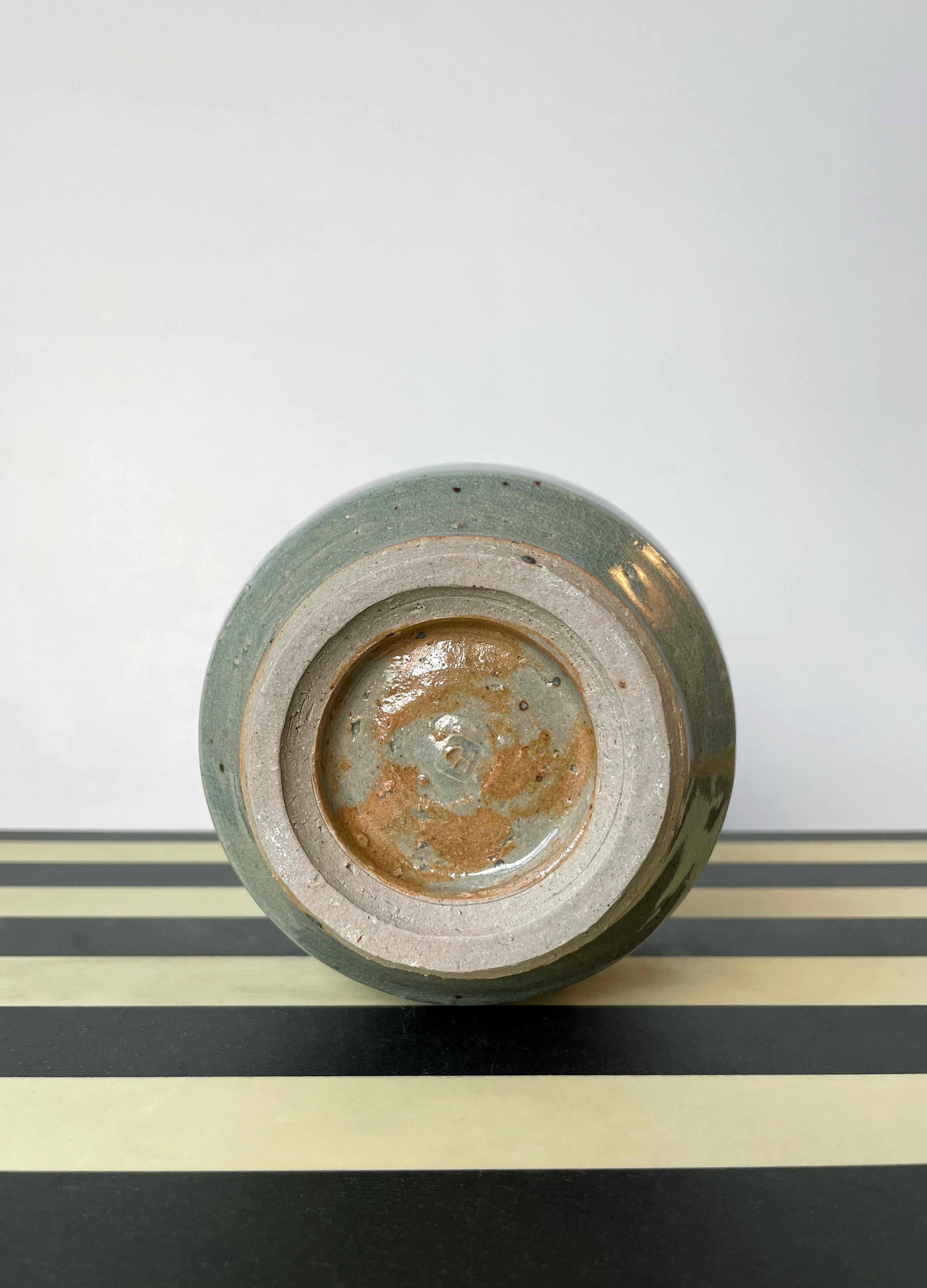 XX secolo Vaso inciso floreale smaltato verde salvia, anni '50 in vendita