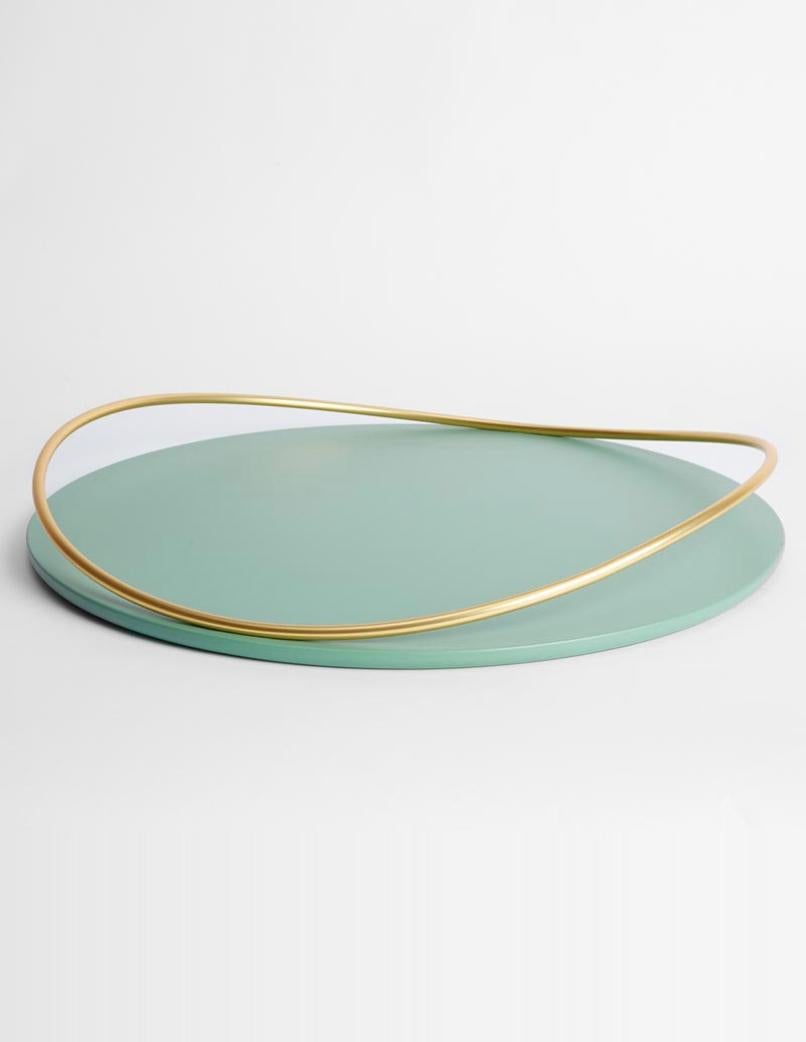 Sage green touché a tray by Mason Editions
Dimensions: 36 × 36 × 4.4 cm
Materials: Iron and MDF
Colours: taupe, cotto, burgundy, sage green, petrol green

A light metal rod that rests on the surface and then lifts up, almost touching the