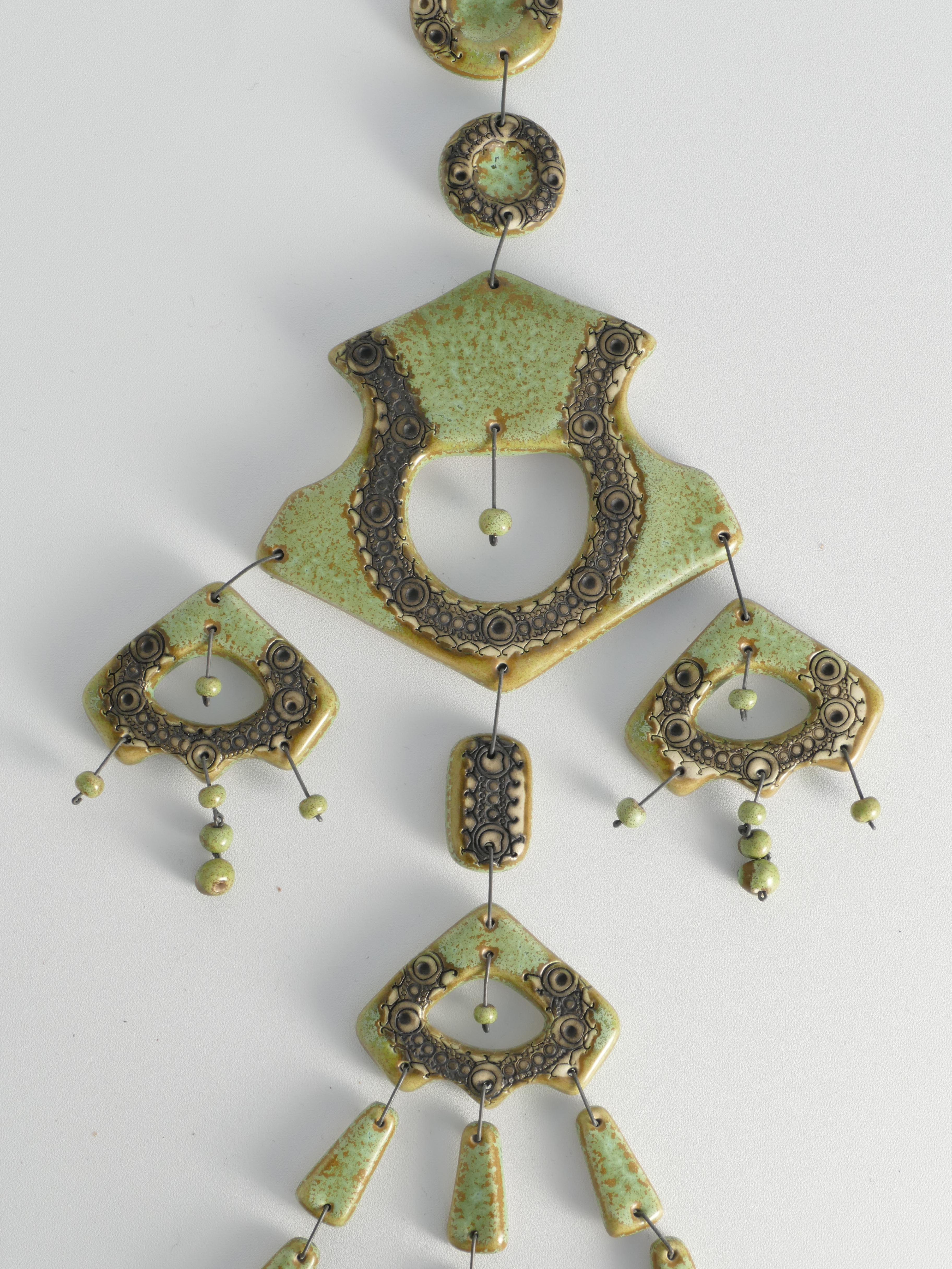 Escultura de pared verde salvia de Maija-Liisa Vasenius para Kalevala Koru, años 60 Finlandés en venta