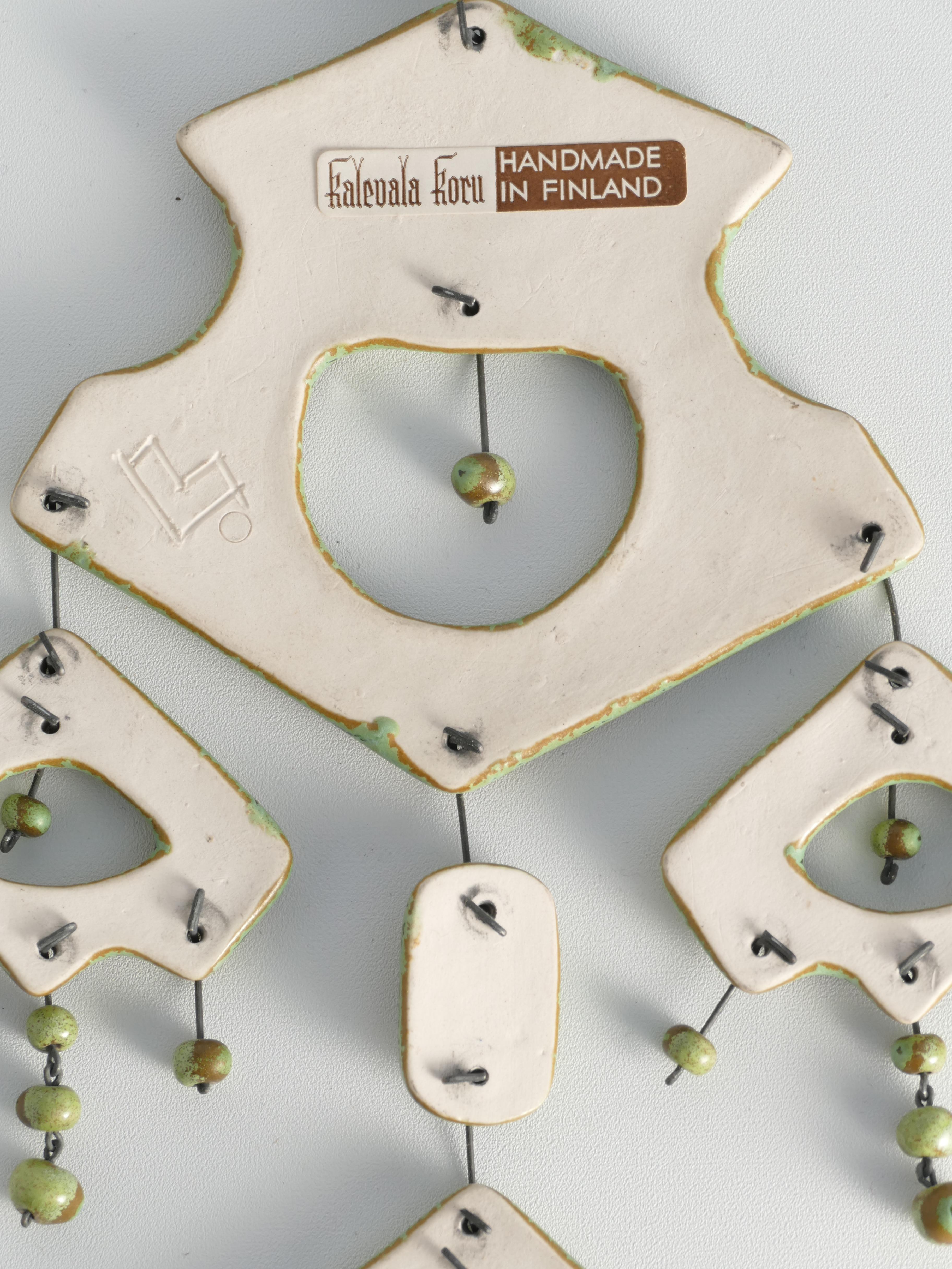 Escultura de pared verde salvia de Maija-Liisa Vasenius para Kalevala Koru, años 60 en venta 1