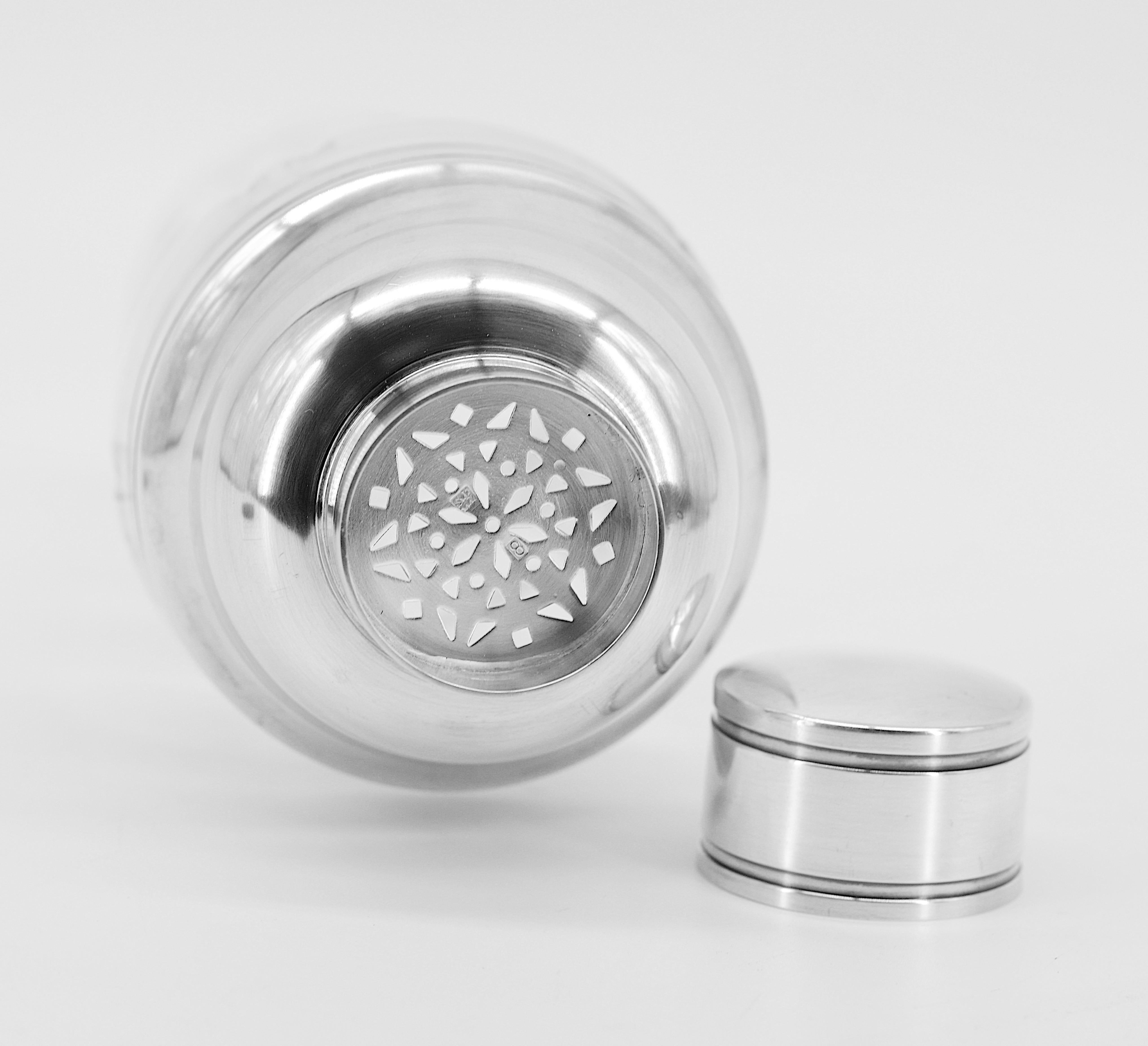 SAGLIER Freres & BACCARAT Art Deco Silverplate & Crystal Cobbler Shaker, 1920 In Excellent Condition For Sale In Saint-Amans-des-Cots, FR