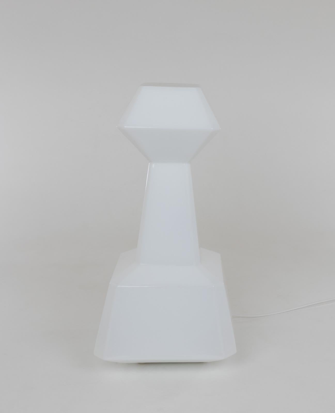 Verre opalin Lampe de table Sagoma par Toni Zuccheri pour VeArt, 1970 en vente