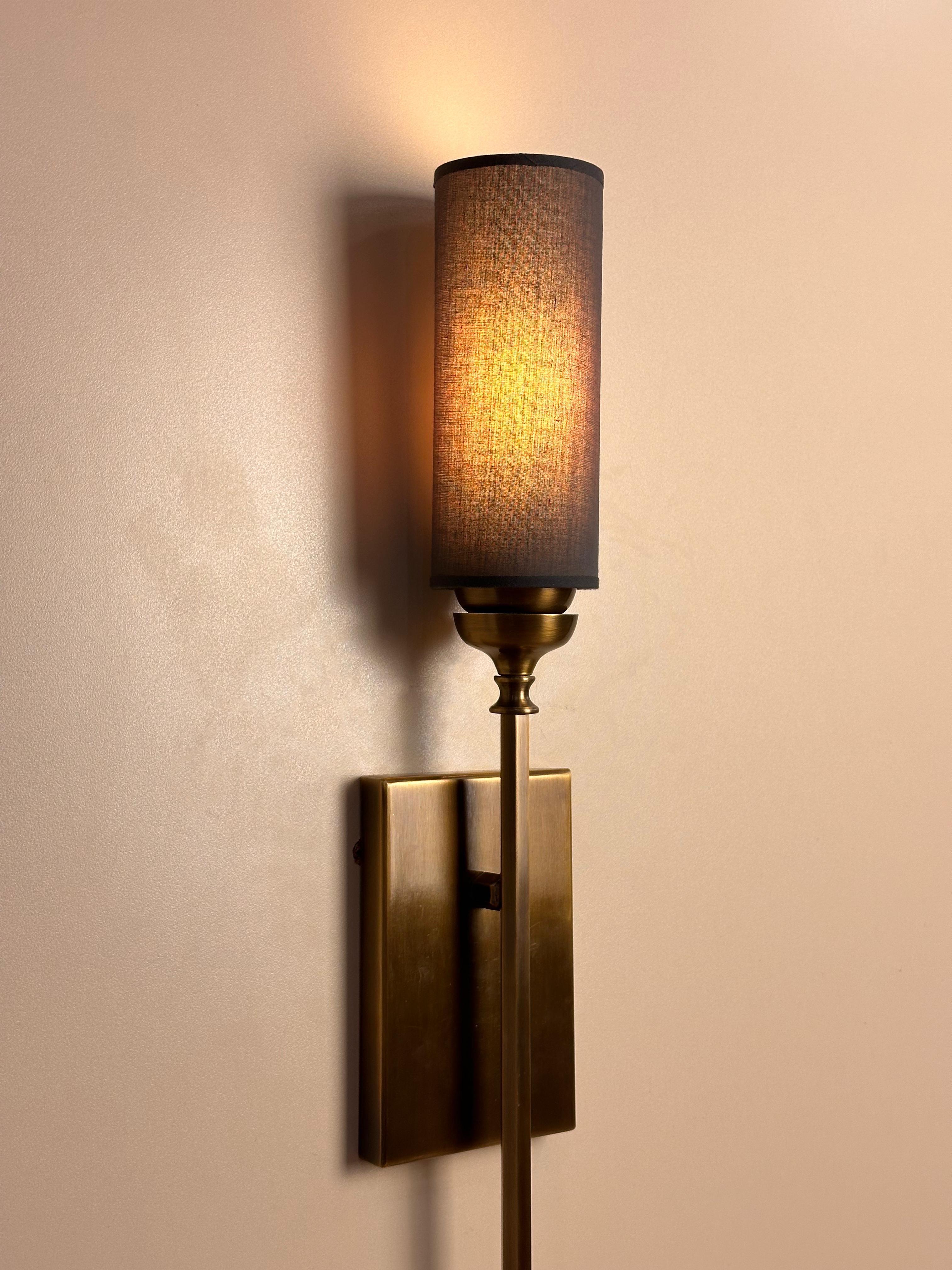 Sagovia Shade Brass Wall Sconce in Mid-Century Modern Style For Sale 4