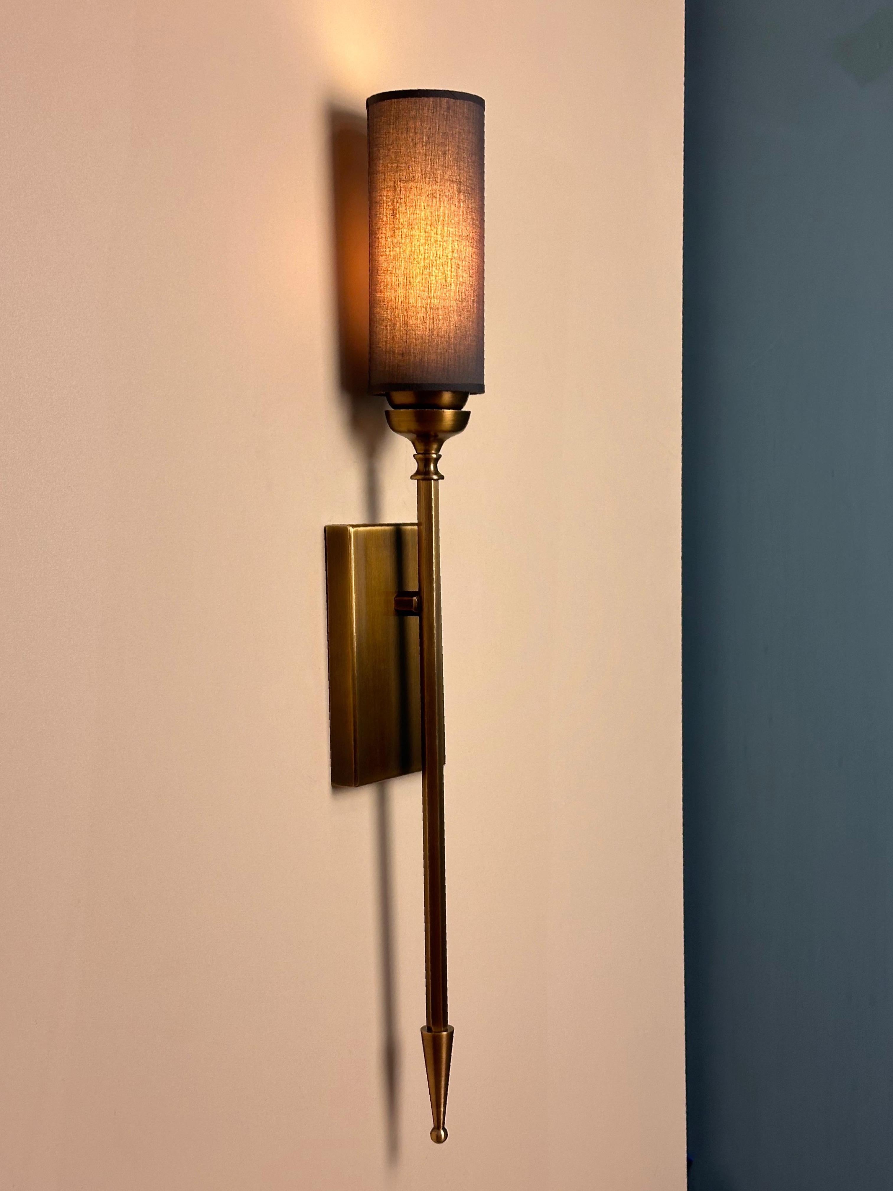 Sagovia Shade Brass Wall Sconce in Mid-Century Modern Style In New Condition For Sale In İstiklal, TR