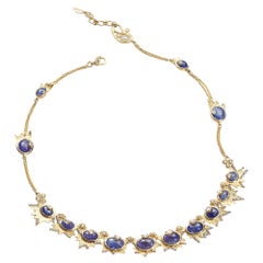 Collar Sagrada Media Luna de Oro Amarillo de 20 K con Diamantes y Tanzanita