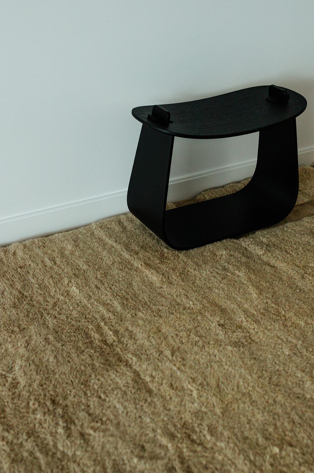 SAHARA Custom Berberwollteppich Modern Handgewebt Groß Minimalistisch Zeitgenössisch (Gewebt) im Angebot