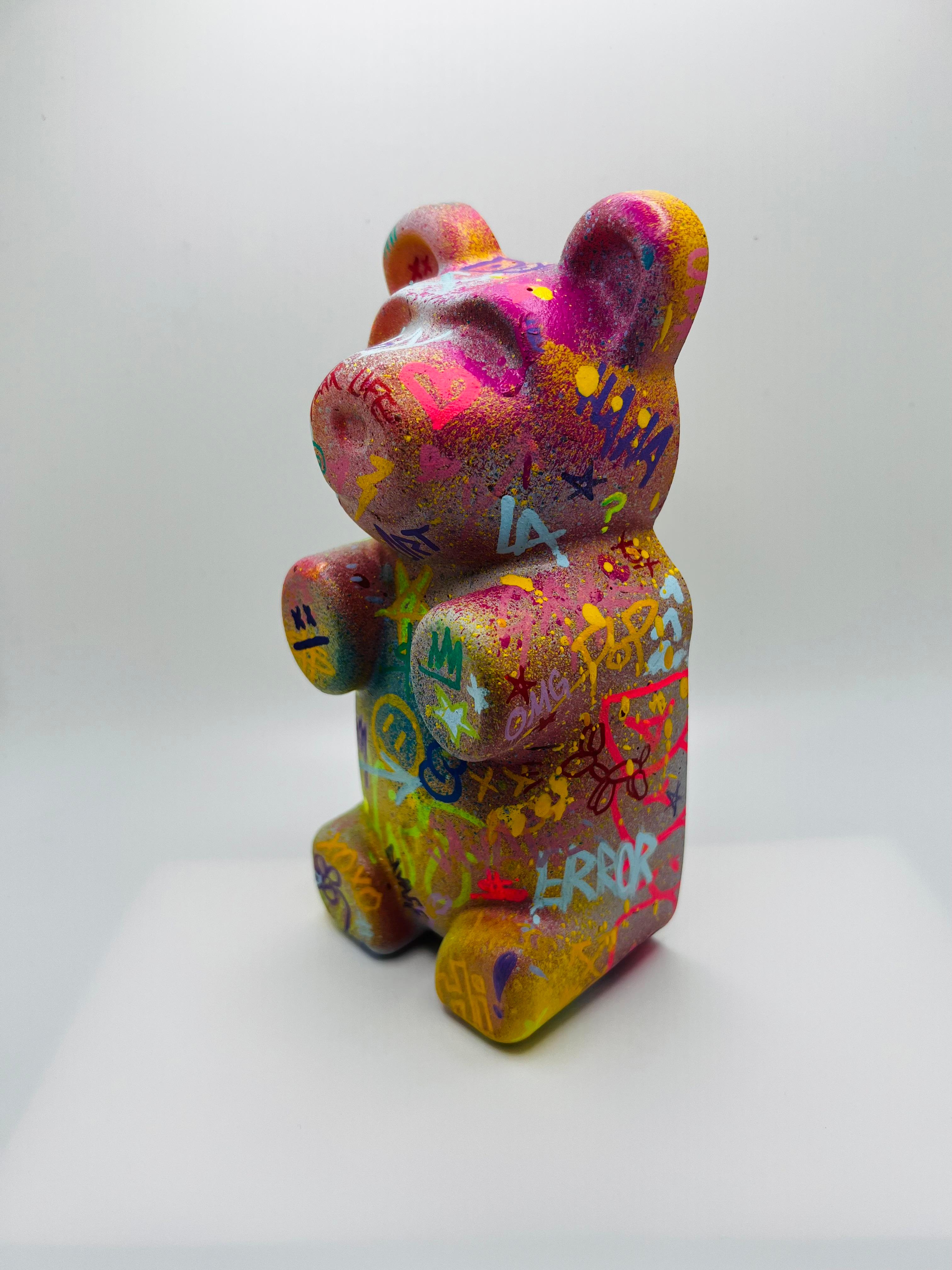 Figurative Sculpture Sahara Novotny - Graffiti Gummy bear 1, street art, pop art, coloré, contemporain, sculpture