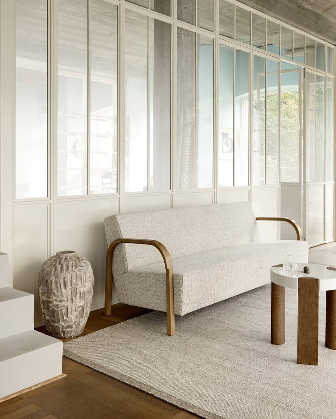Altro Divano a due posti Mocha Brown ARCH in Oak e pelle di pecora Sahara di Mazo Design in vendita