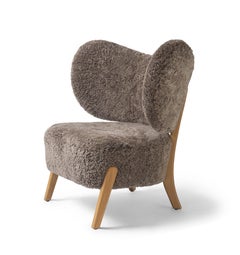 Mocha Tmbo Lounge Chair in Oak and Sahara Sheepskin Upholstery by Mazo Design