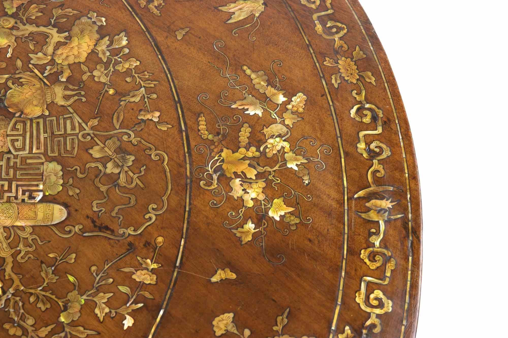 Table orientale en noyer et nacre, 19e siècle 4