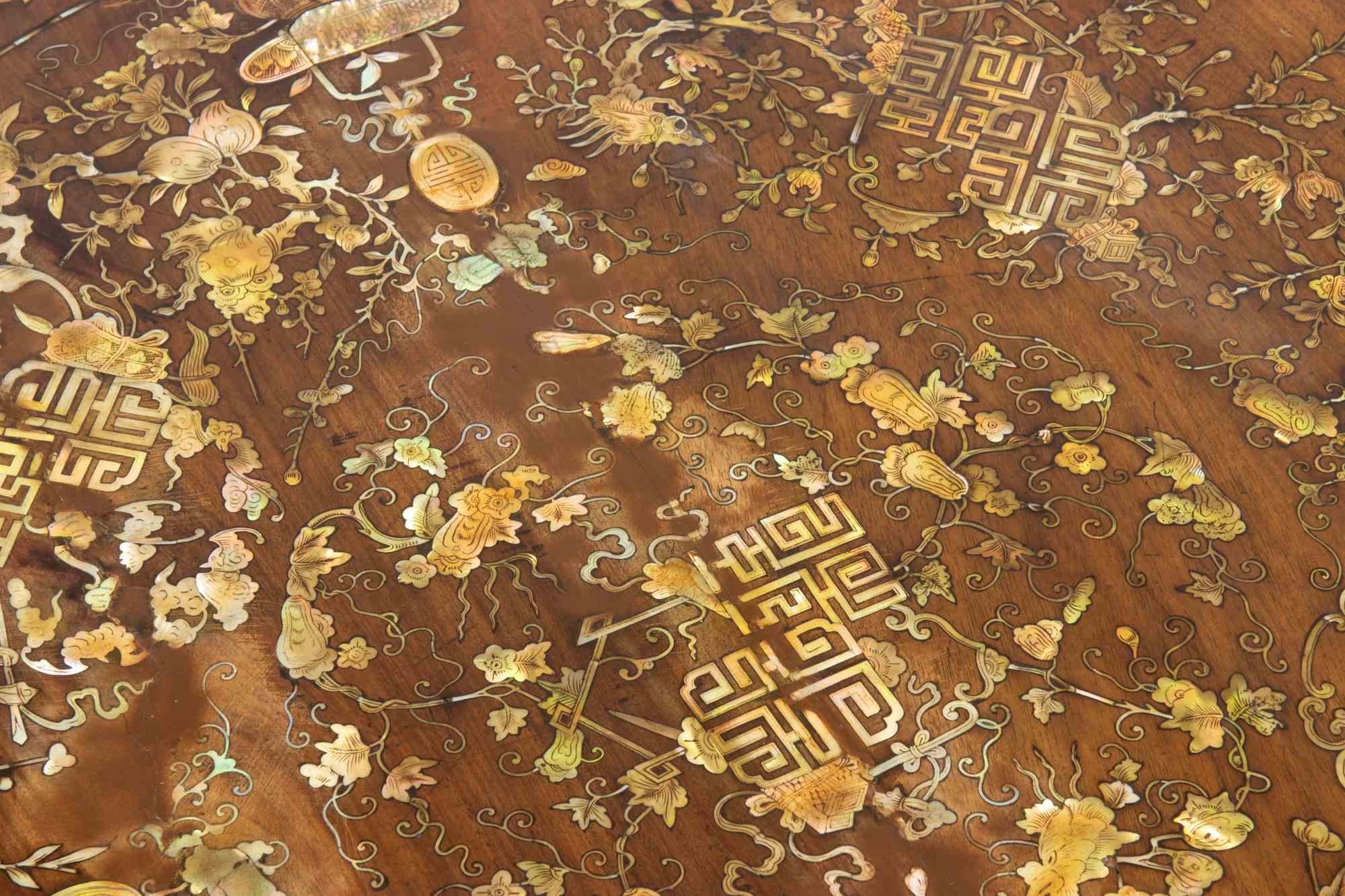 Table orientale en noyer et nacre, 19e siècle 6