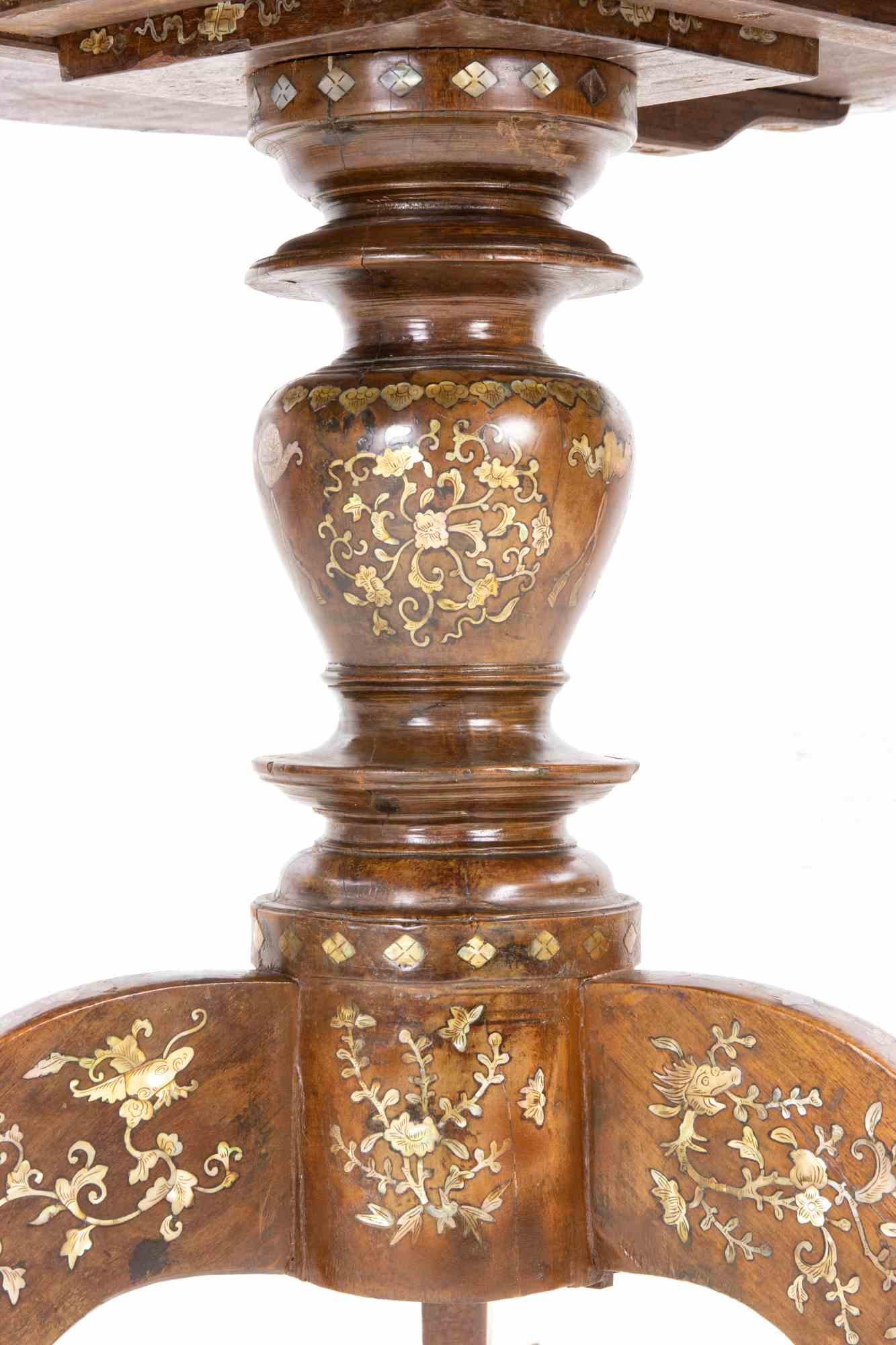 Table orientale en noyer et nacre, 19e siècle Bon état à Roma, IT