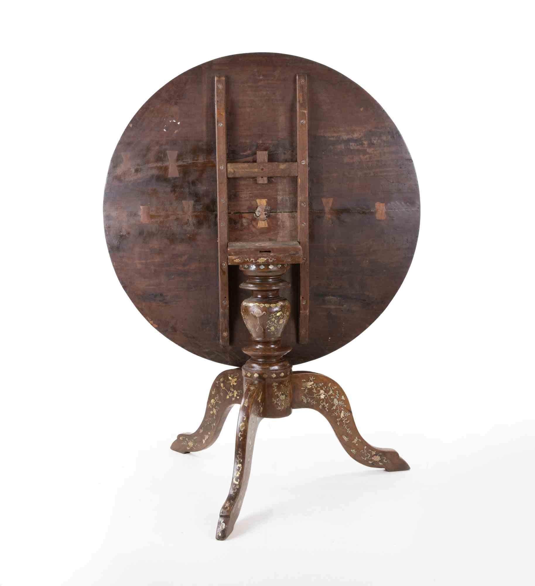 Table orientale en noyer et nacre, 19e siècle 2