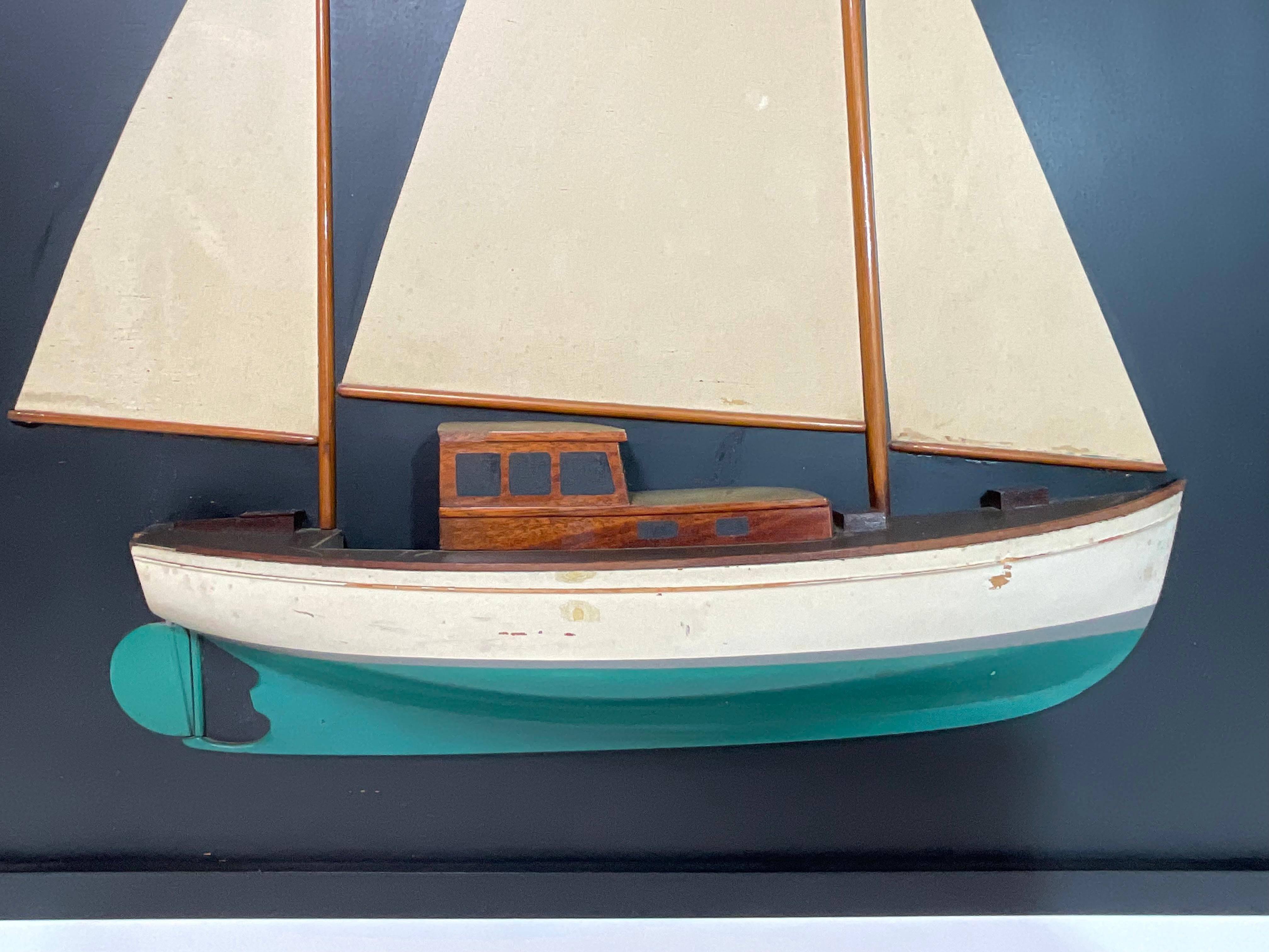 Bois Sailboat Half Model with Sails on Backboard en vente